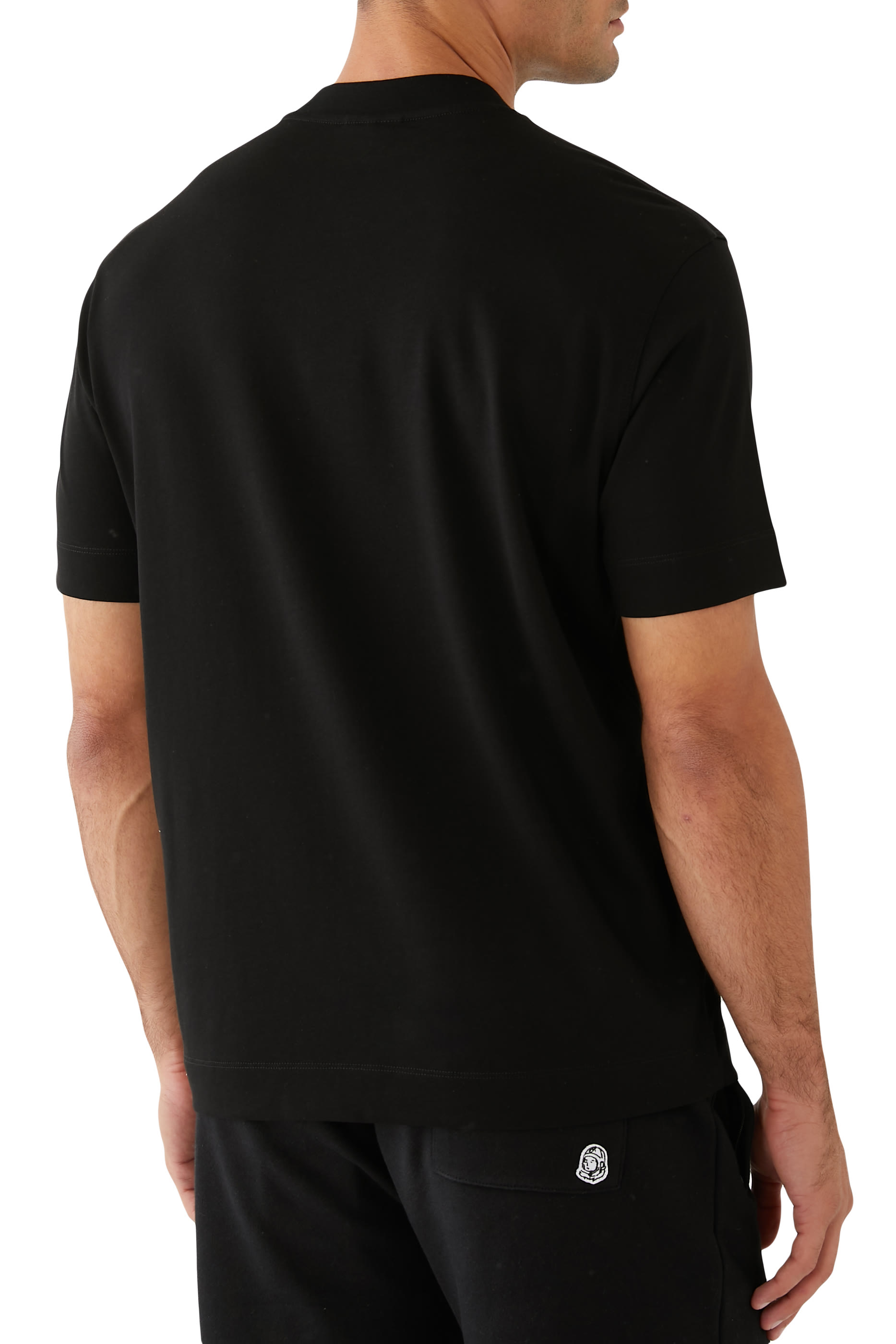 تيشيرت بشعار الماركة بحجم كبير