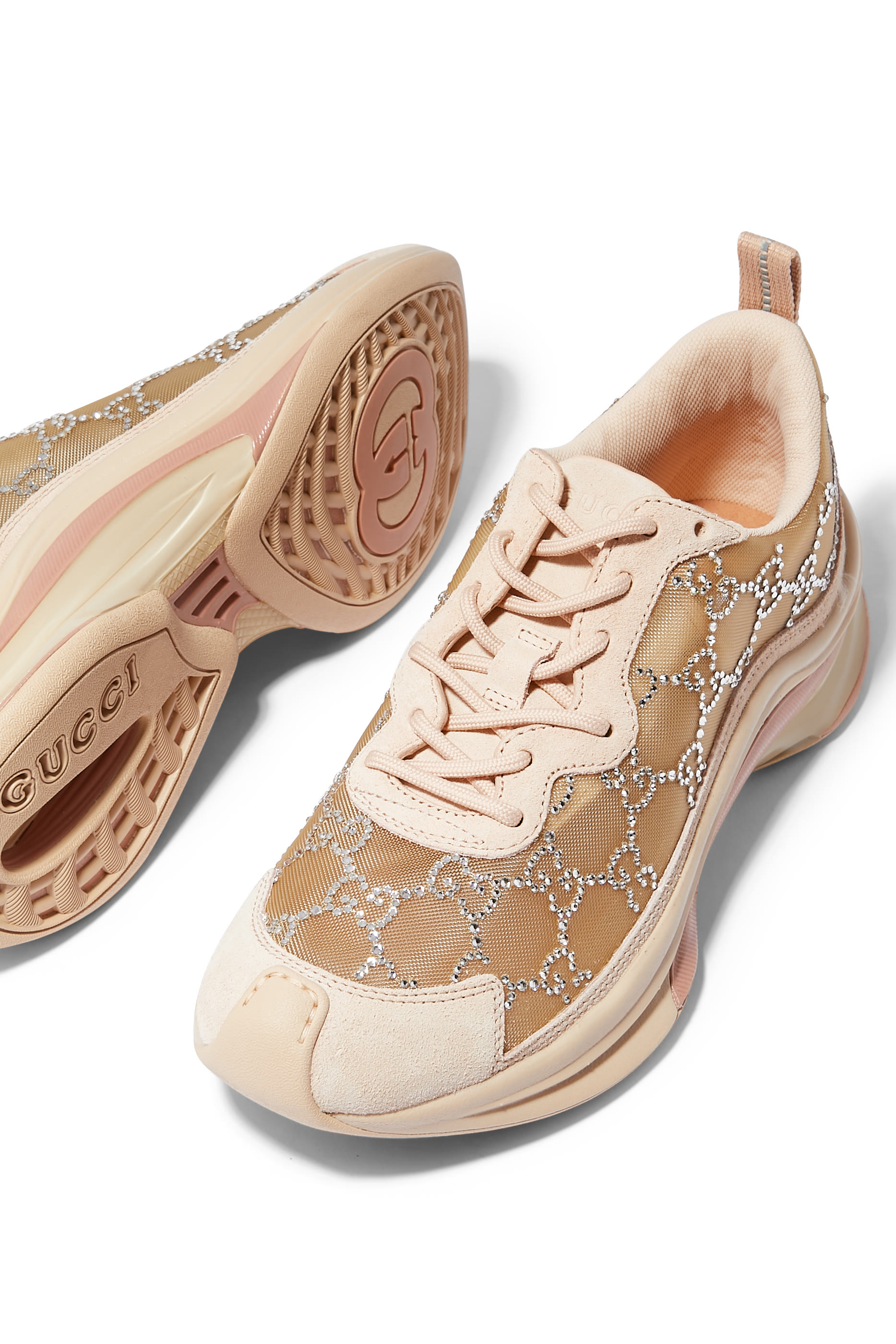 سنيكرز للجري مرصع بكريستال حرفي شعار الماركة