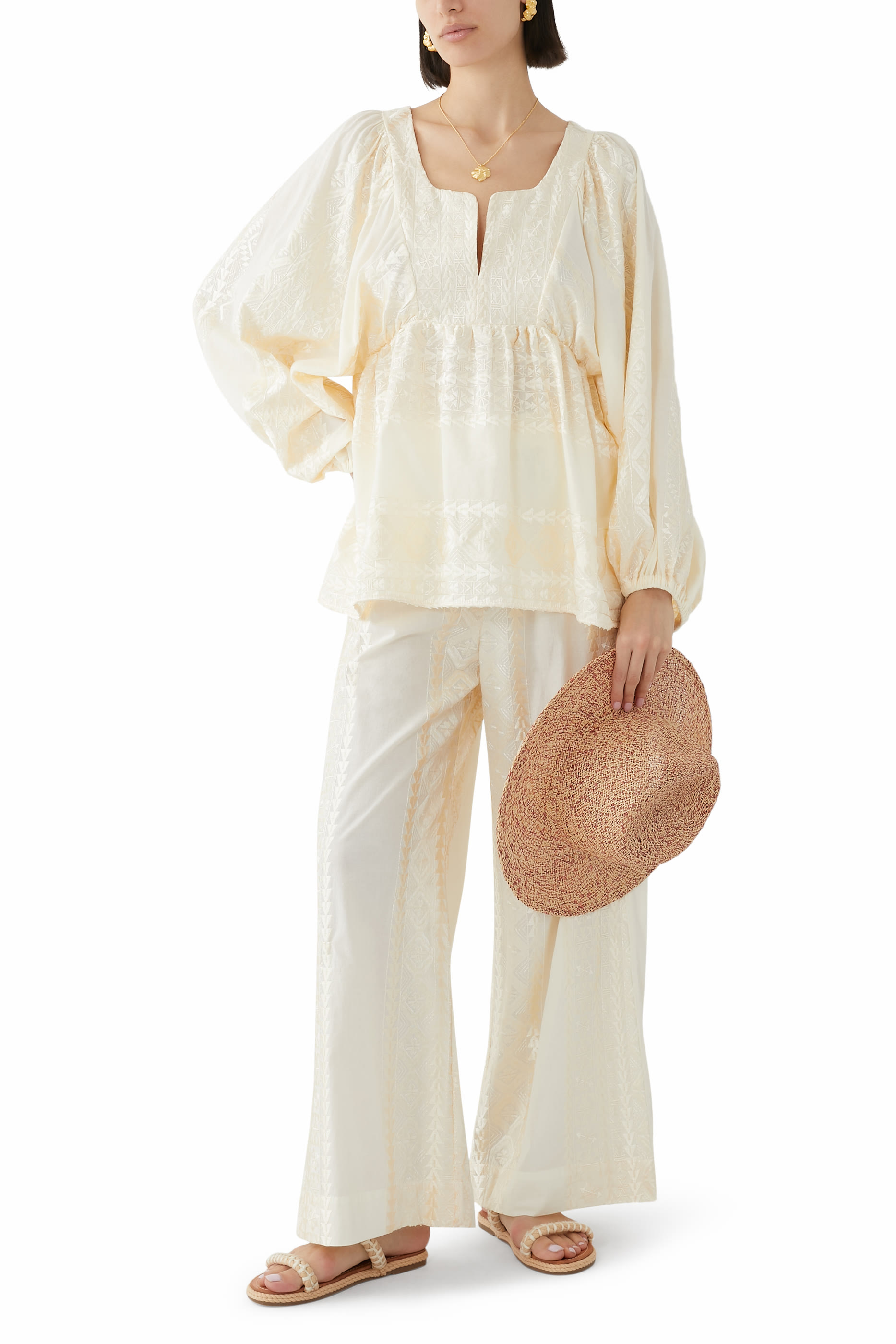 بنطال بقصة ساق واسعة