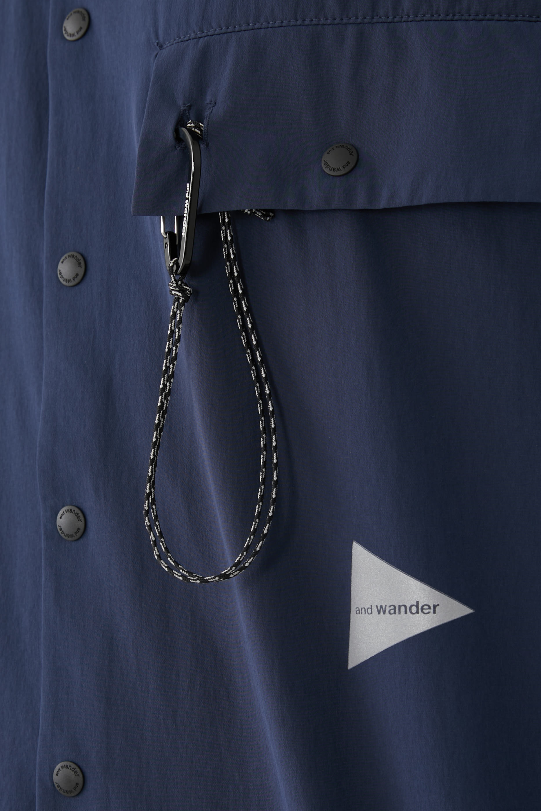 قميص خفيف الوزن