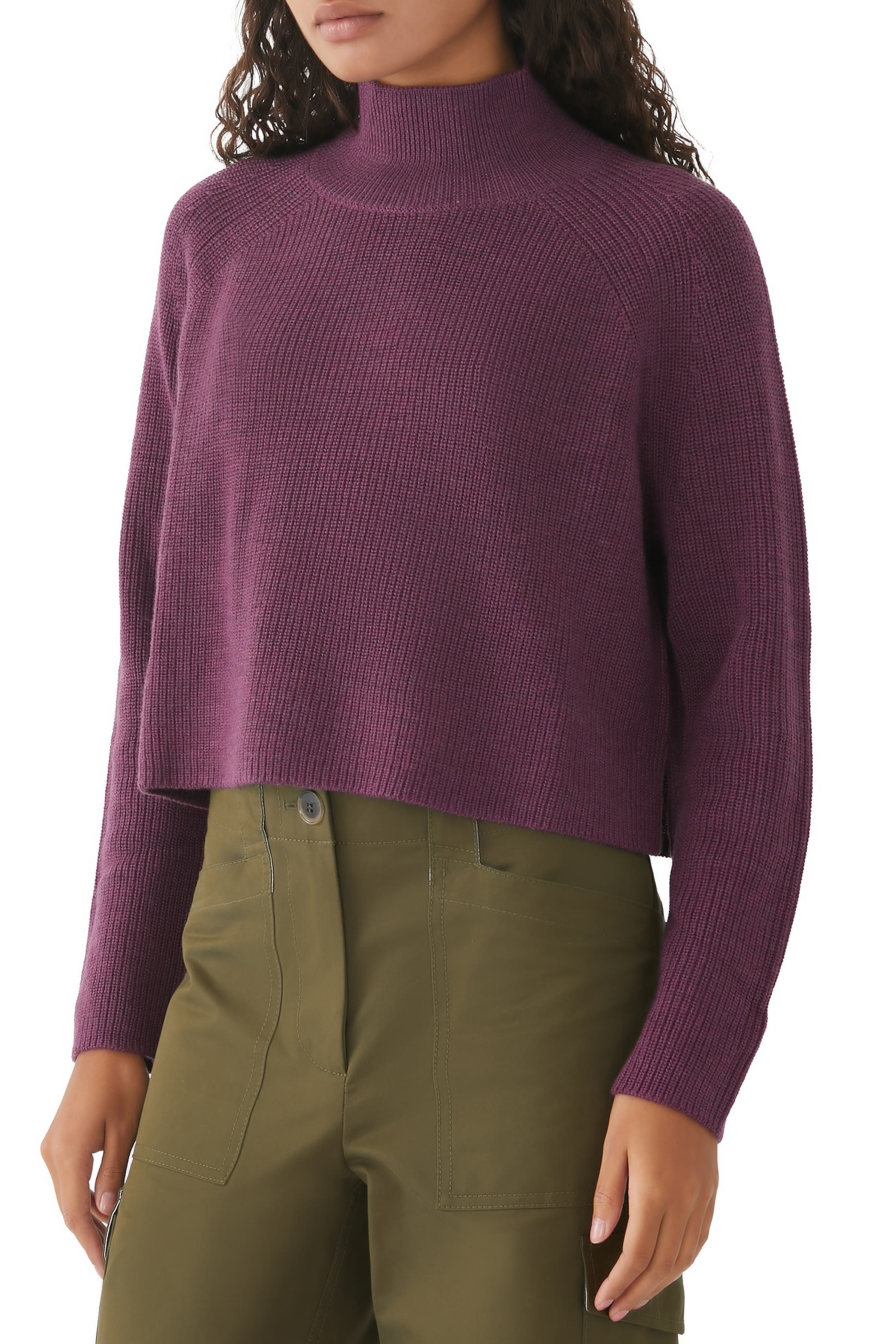 سترة قصيرة بياقة عالية