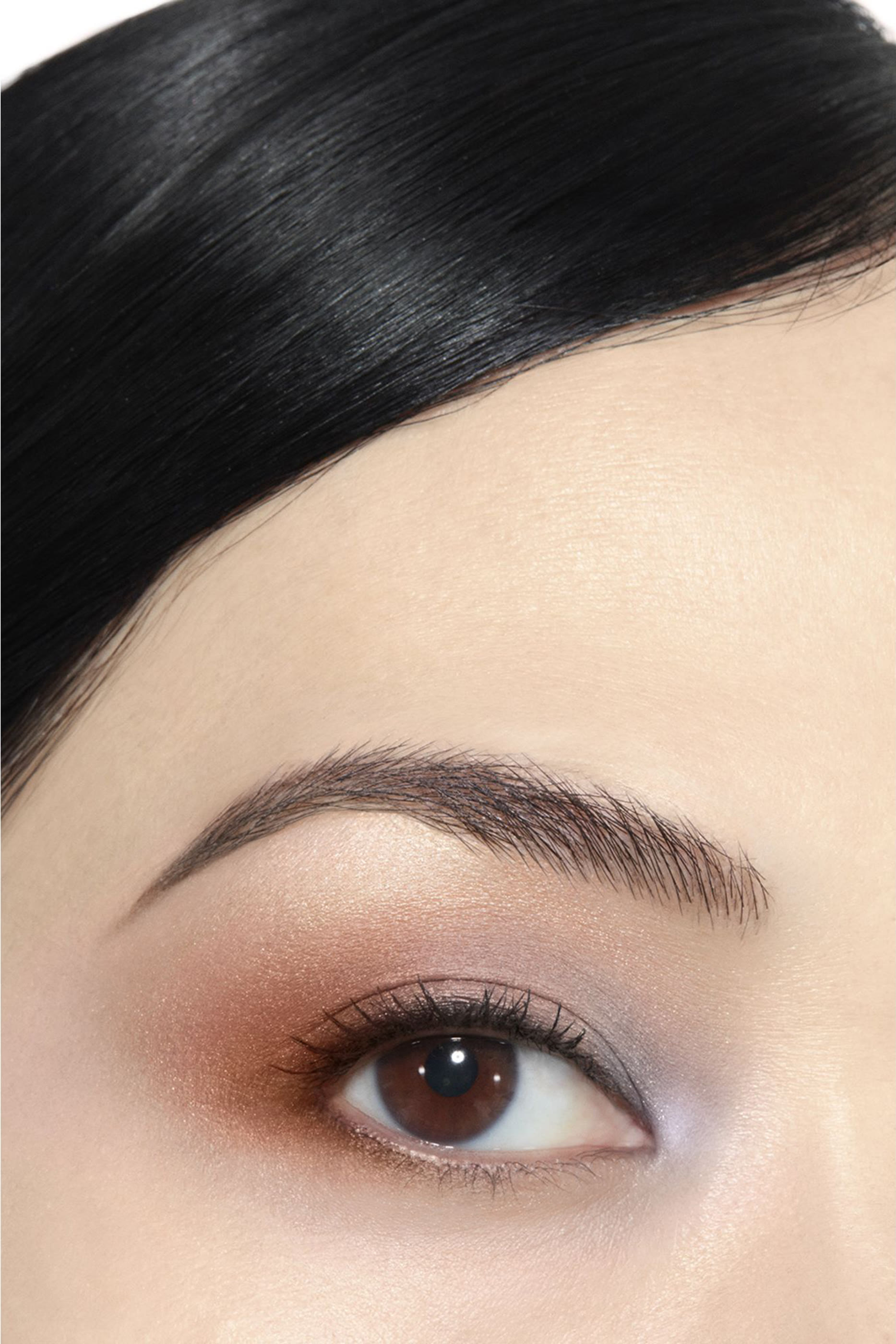 لوحة ظلال عيون Les 4 Ombres Boutons بأربعة ألوان بلمسات نهائية متنوعة