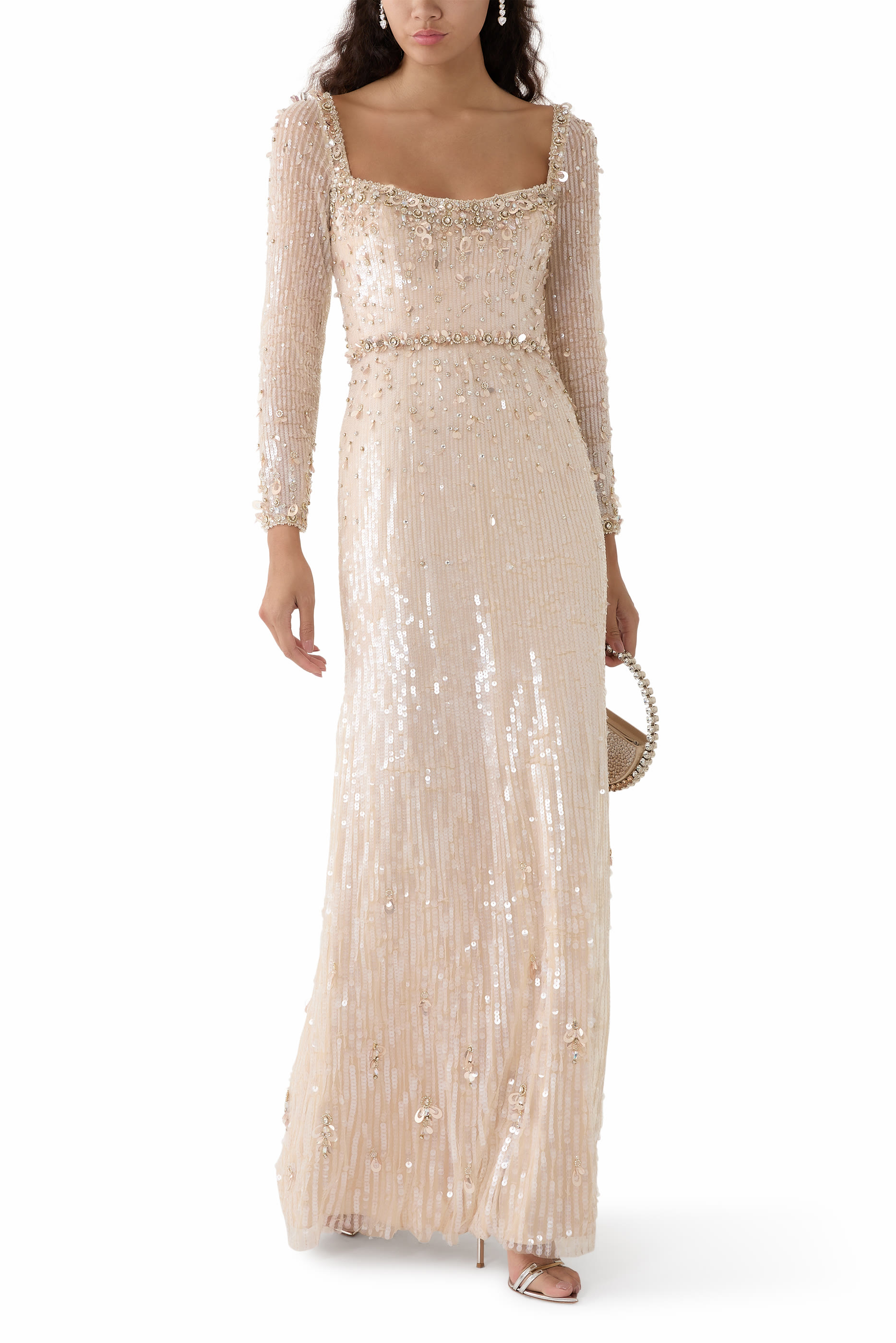 فستان سهرة بأكمام طويلة