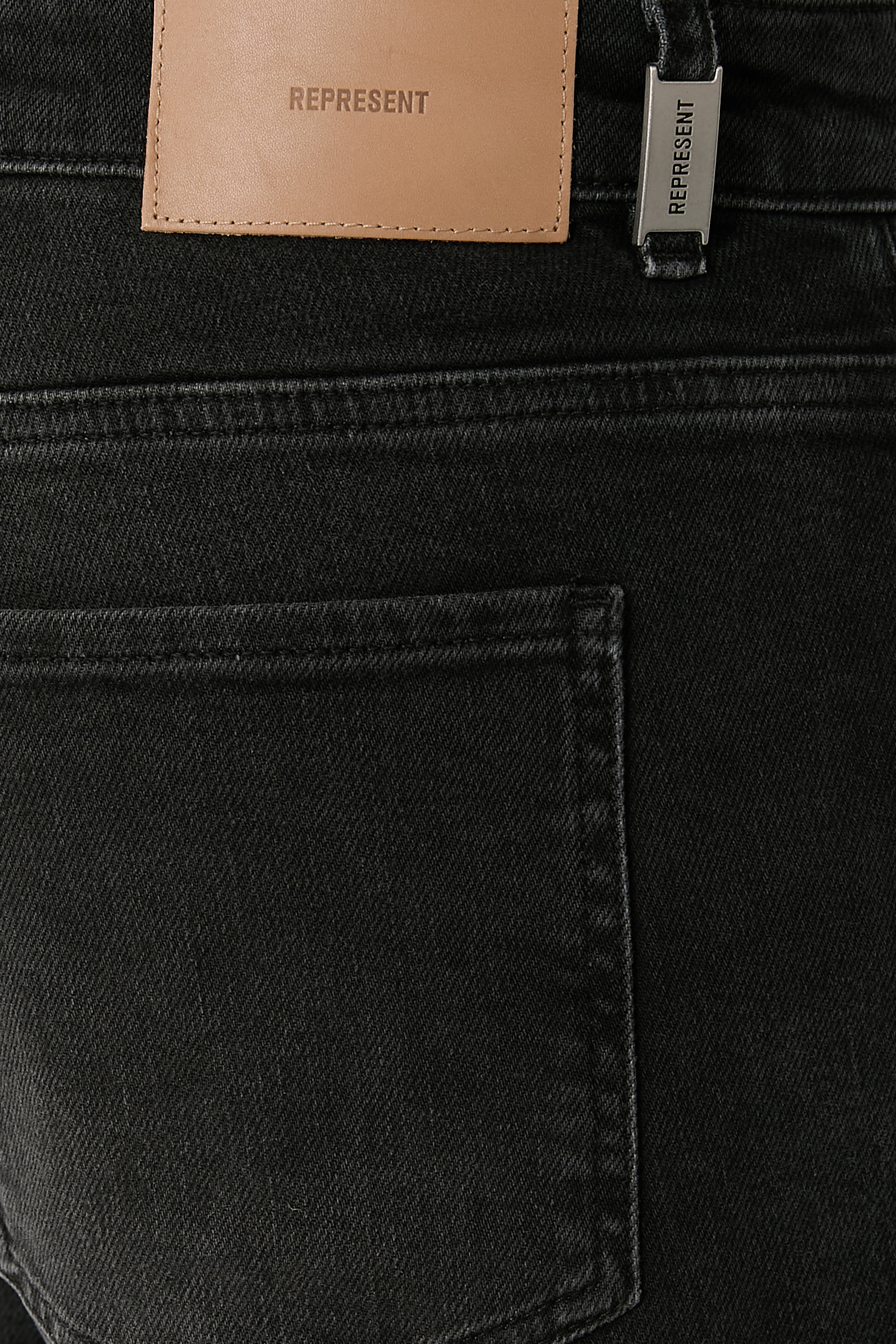 بنطال بقصة واسعة من الأسفل دنيم