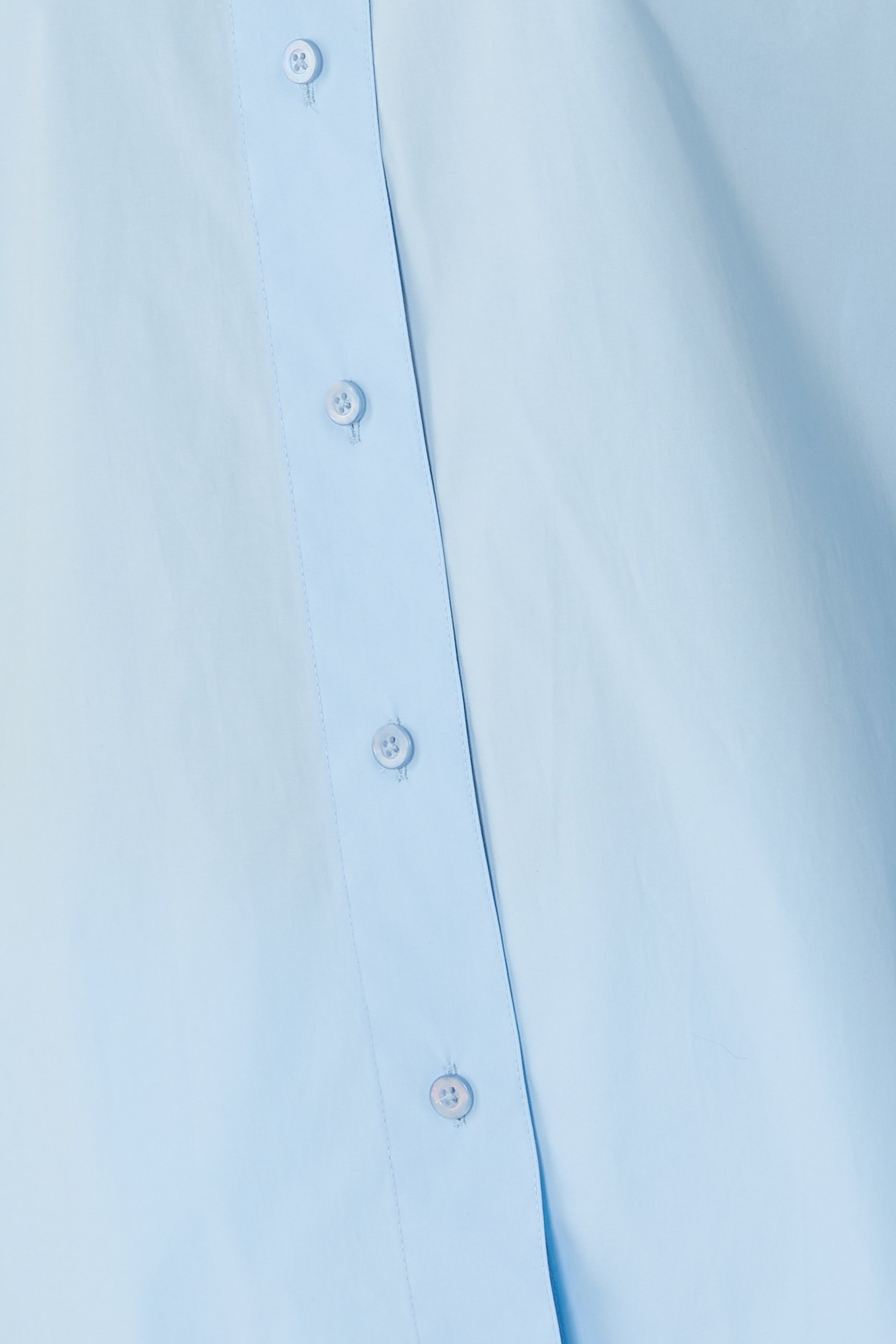 قميص بقصة فضفاضة وأزرار للإغلاق