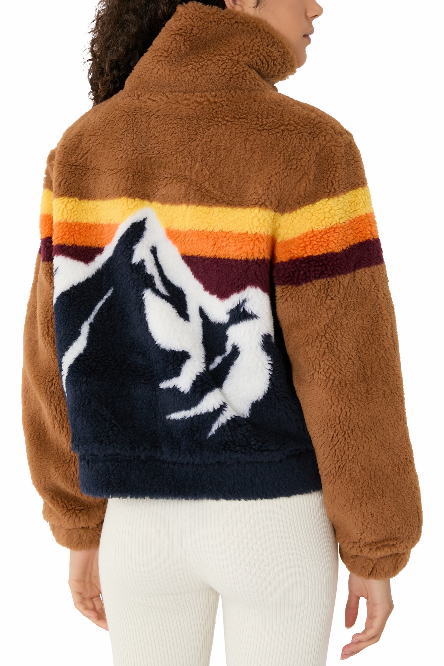 جاكيت بنقشة قمم ثلجية