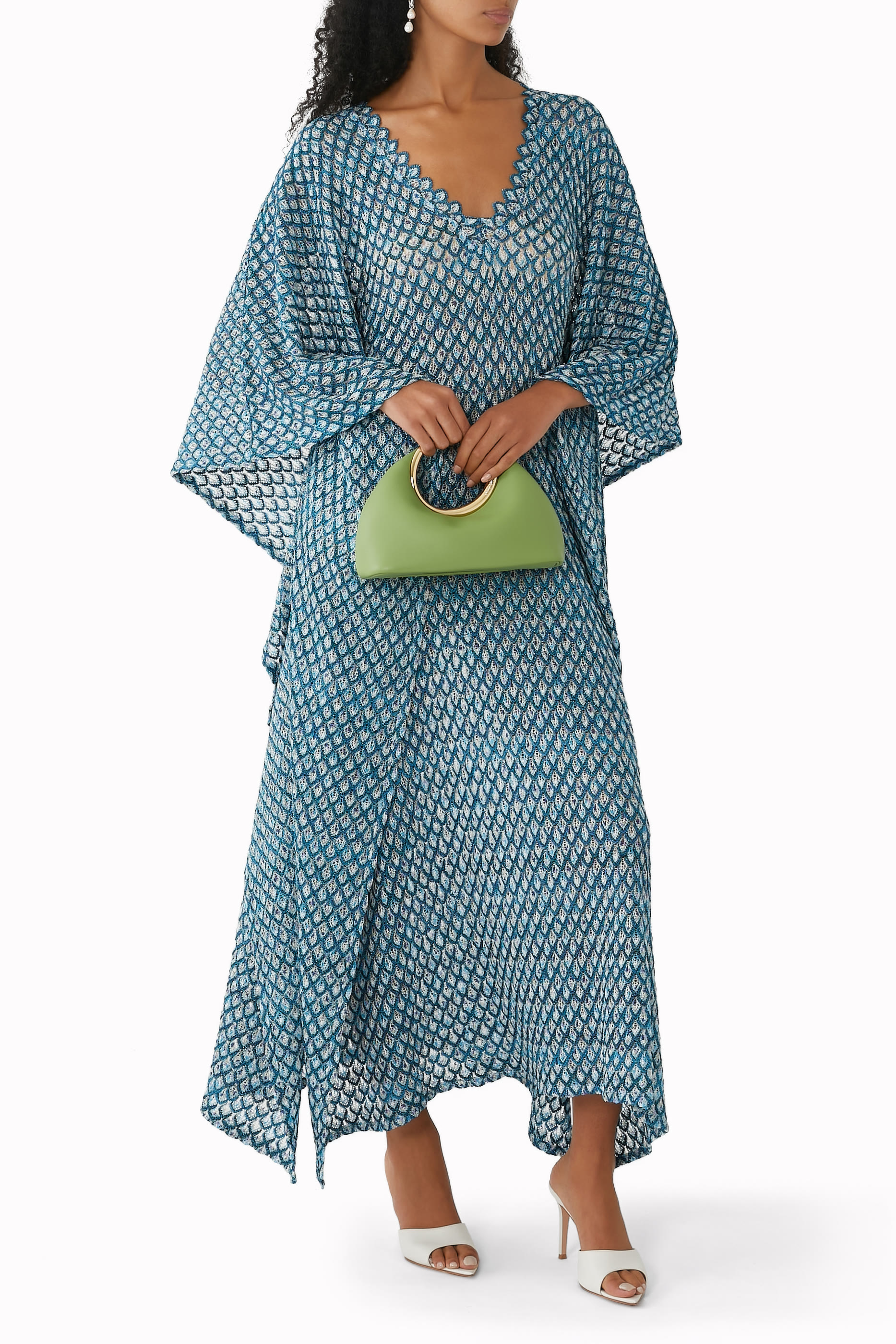 قفطان بتصميم روب طويل بياقة V