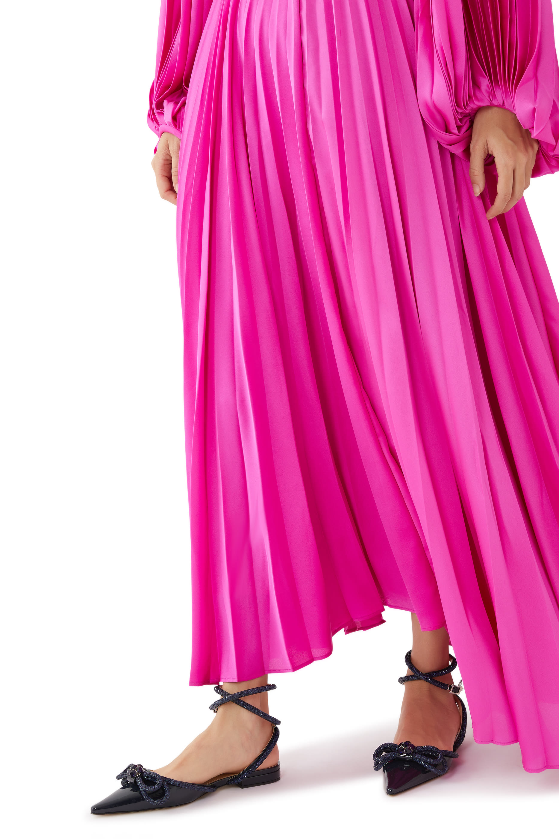 حذاء بكعب مسطح وربطتي فيونكةستان