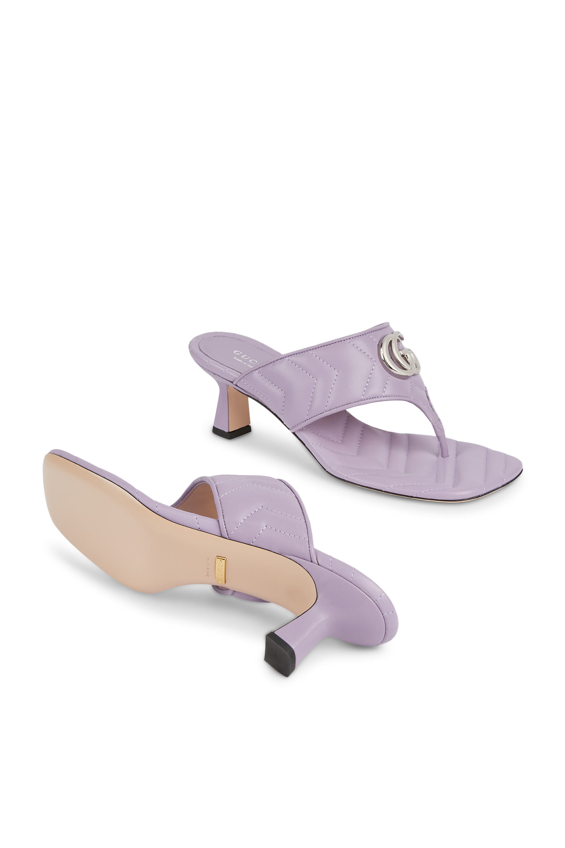 صندل 55 بتصميم ثونغ بشعار حرفي الماركة جلد