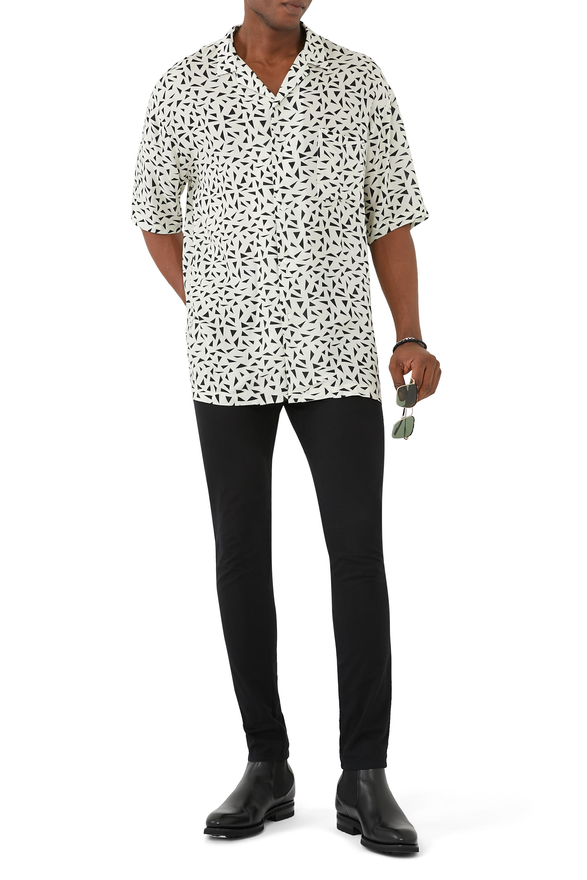 قميص بياقة مطوية