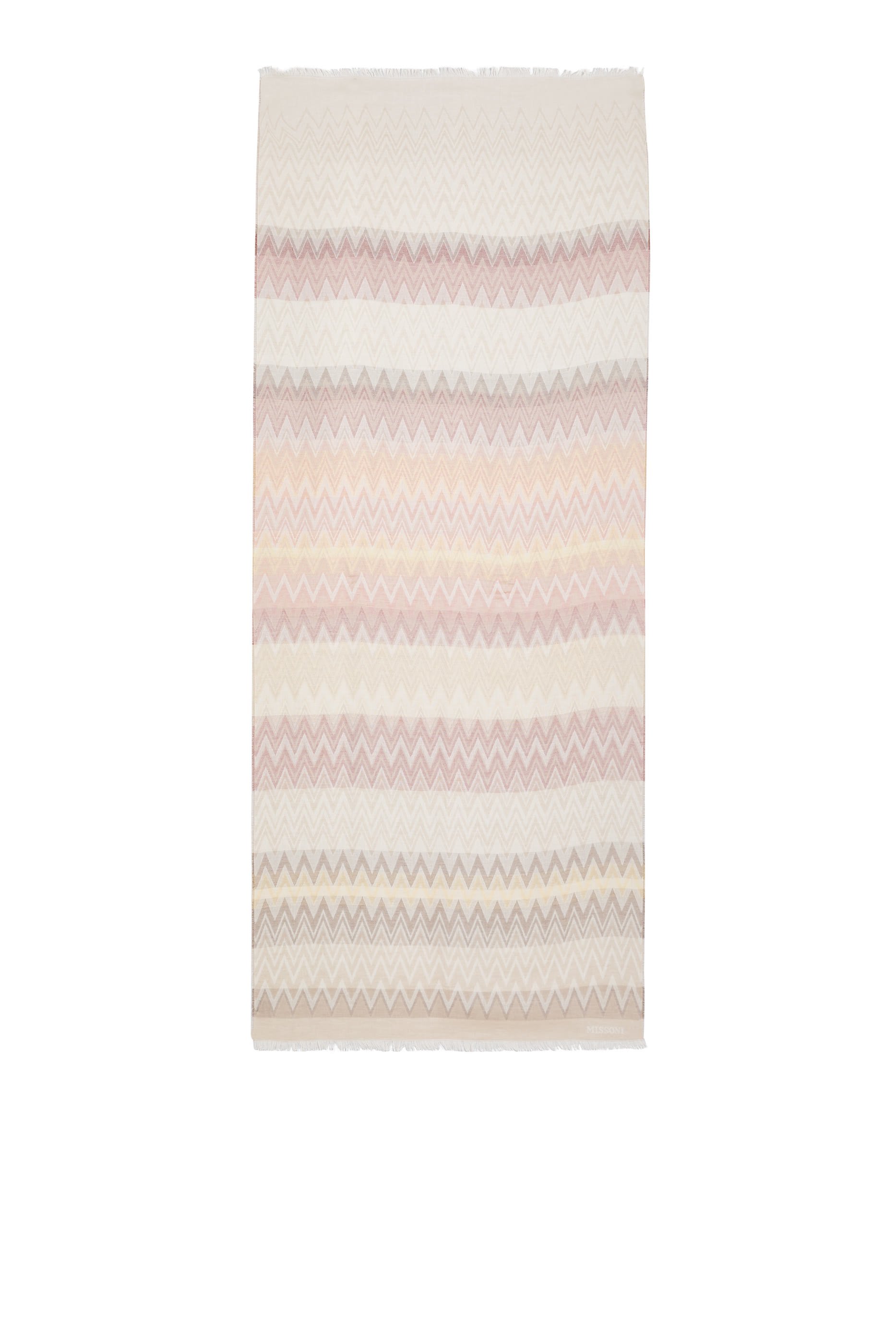 شال بطبعة متعرجة