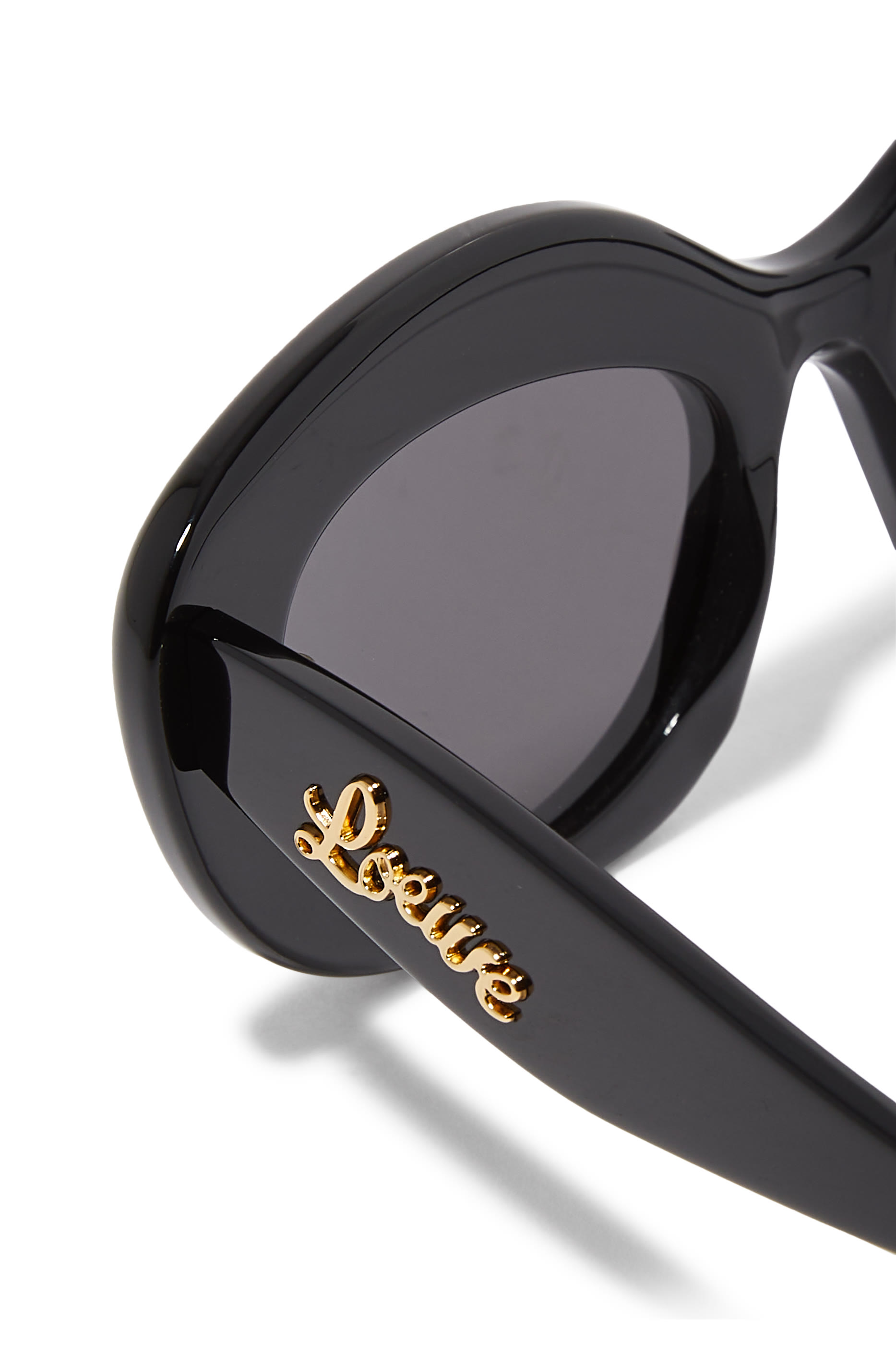 نظارة شمسية بإطار بتصميم عين القطة منحني