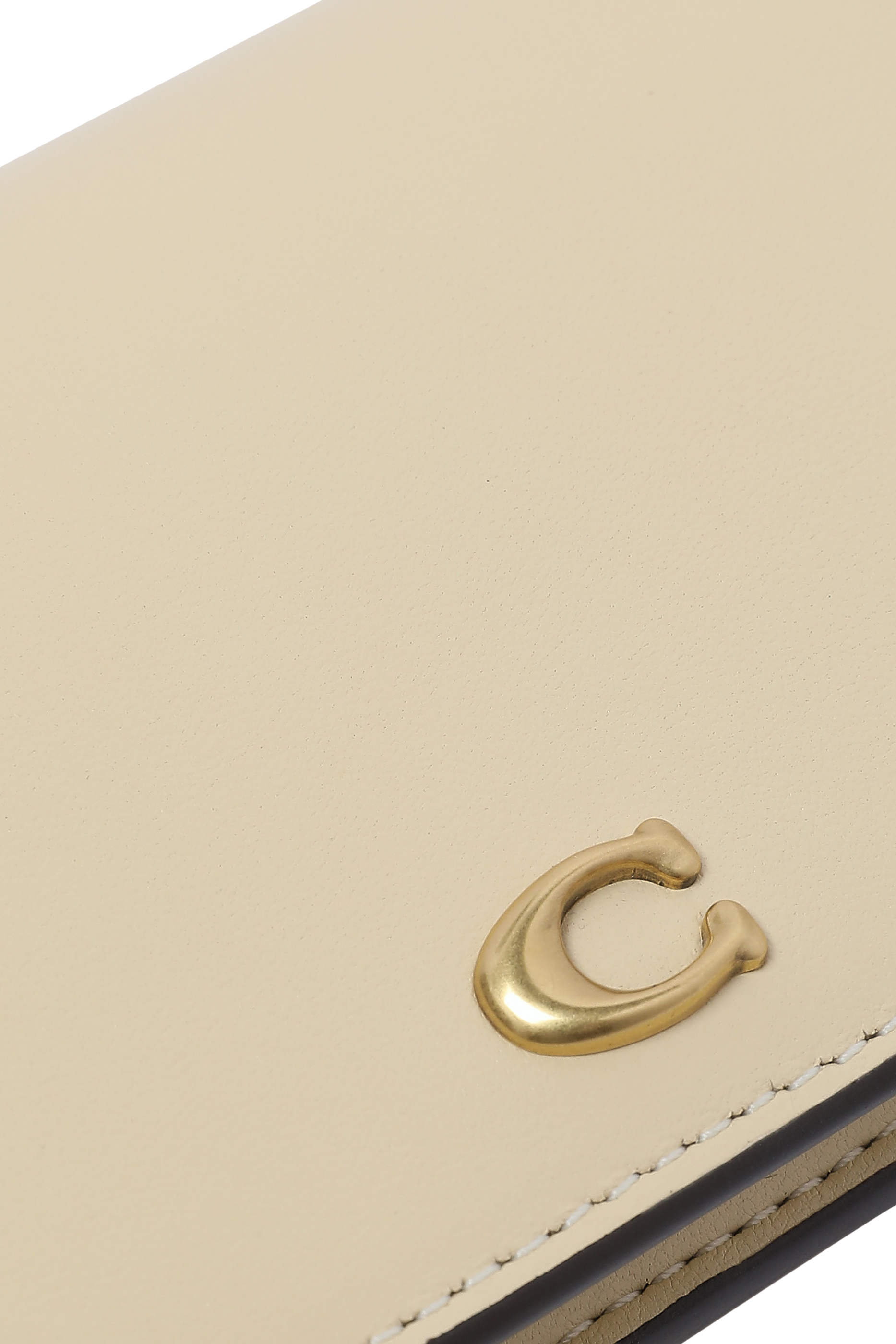 حافظة بطاقات اسنشال بتصميم رفيع