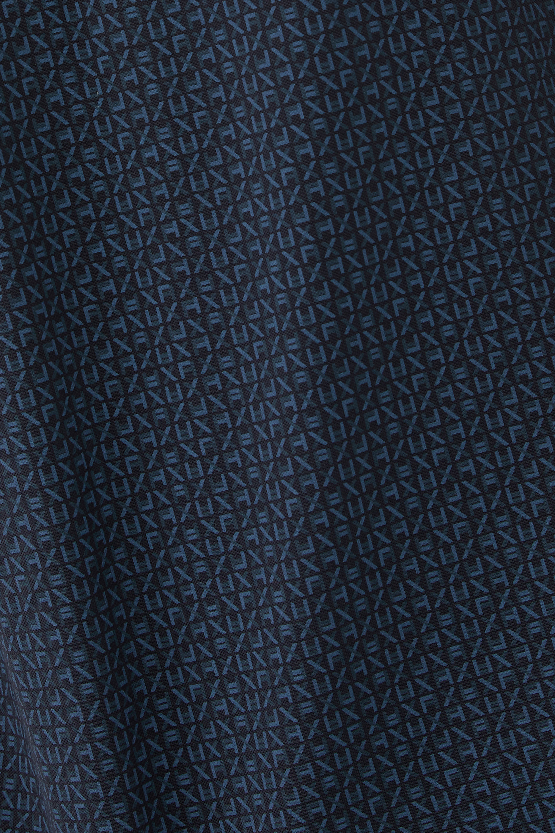 قميص بولو بأكمام قصيرة