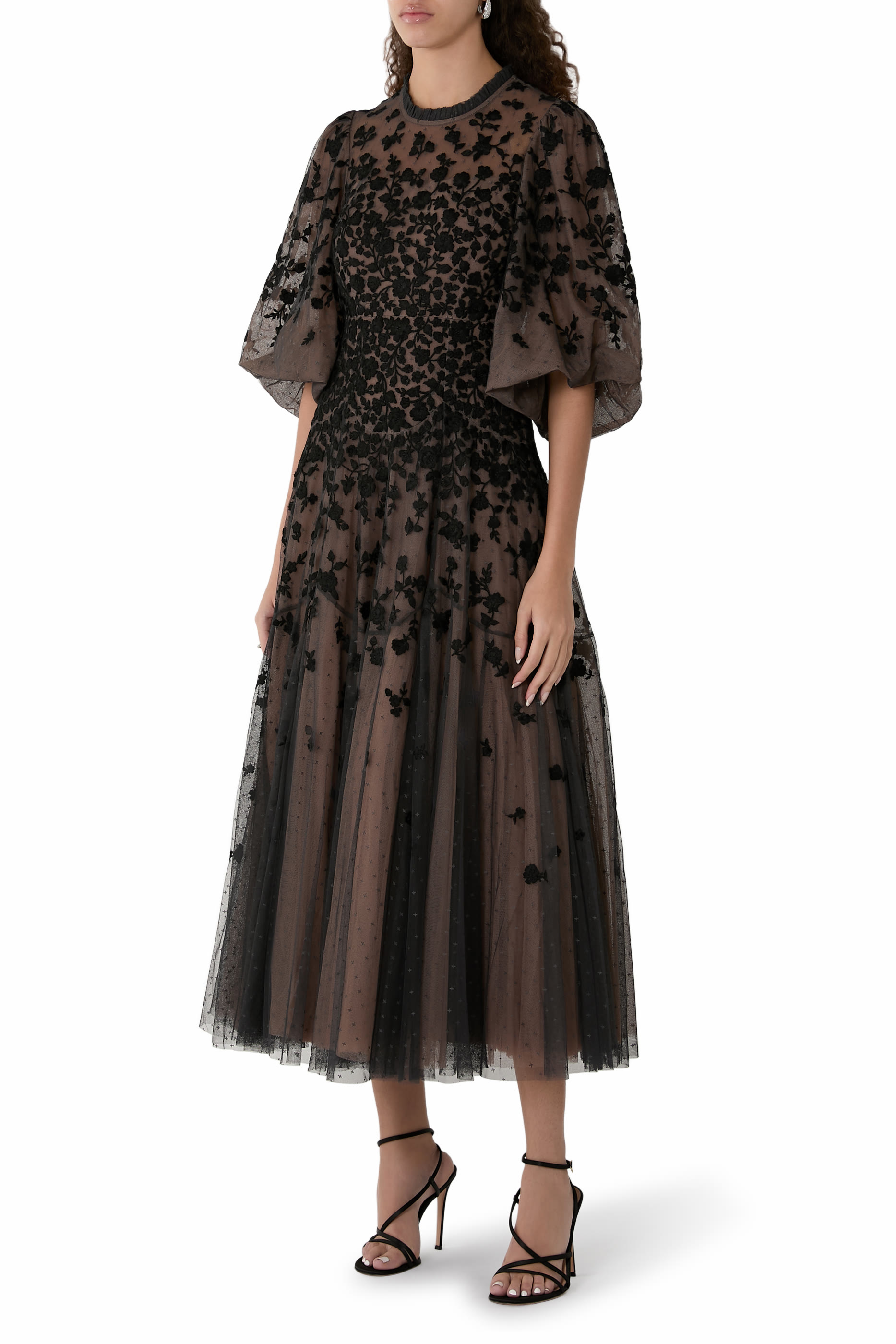 فستان سهرة سيلفيا بطول الكاحل بياقة مستديرة ونقشة ورود