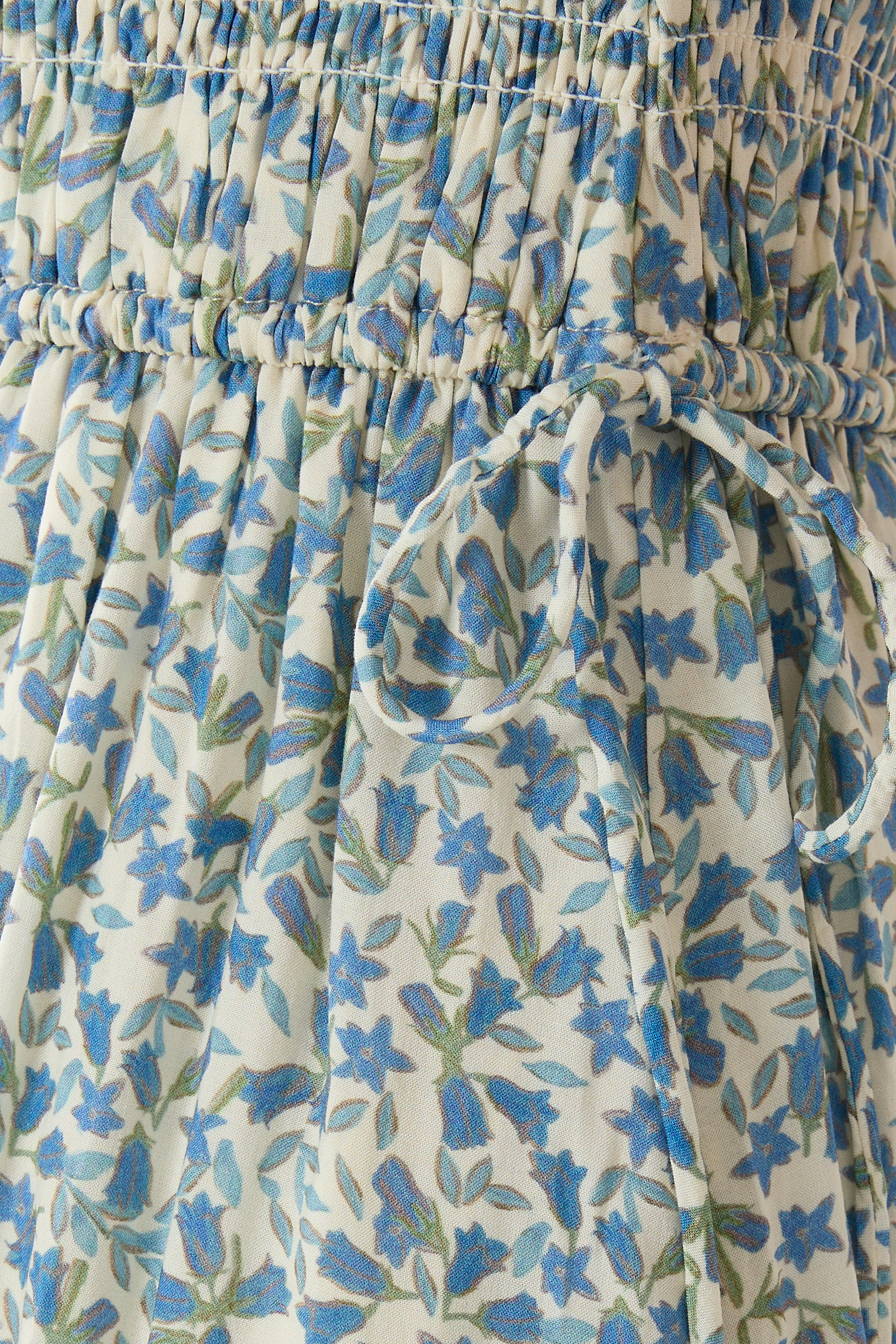 فستان صيفي بياقة مربعة متوسط الطول