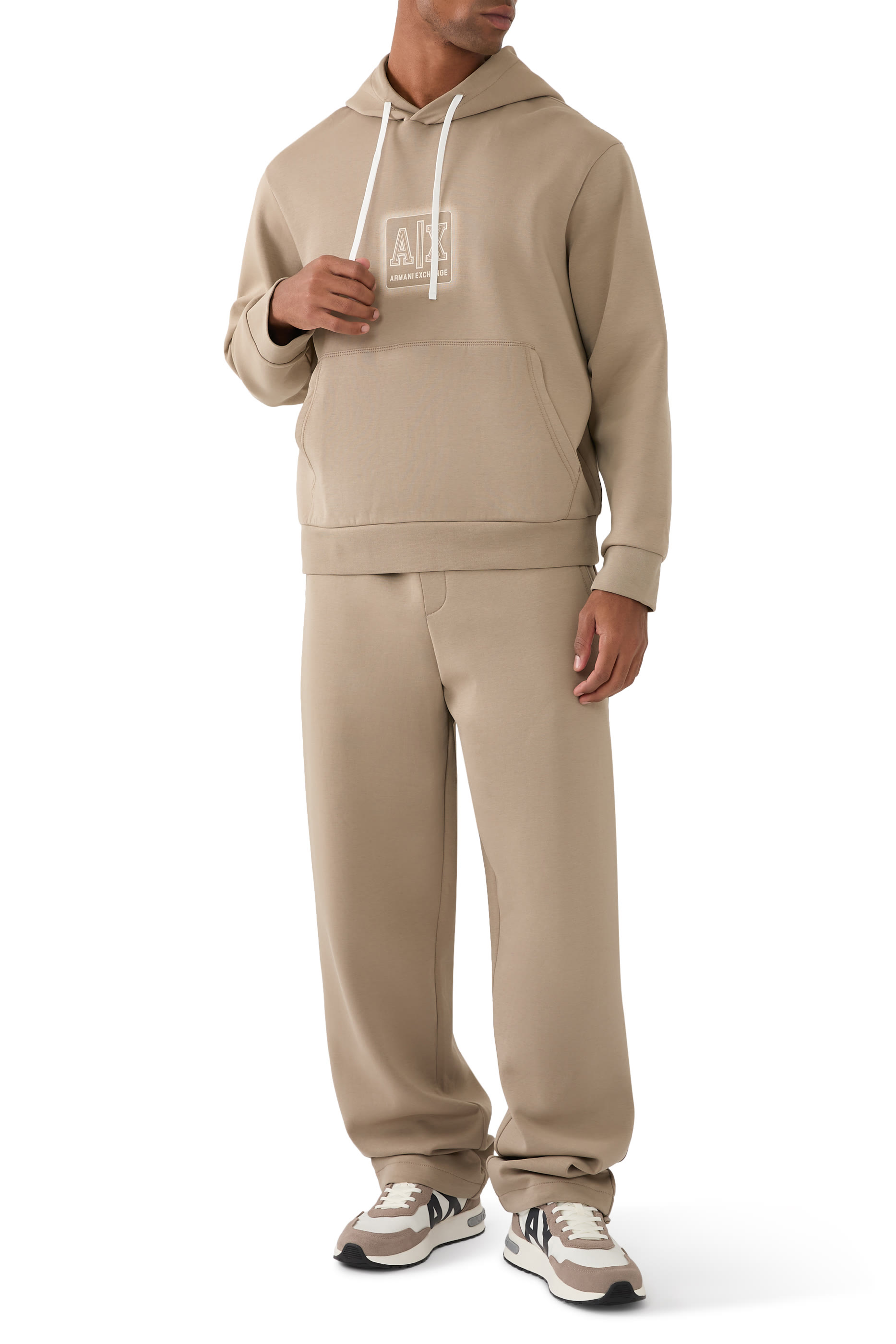 سويت شيرت بشعار الماركة