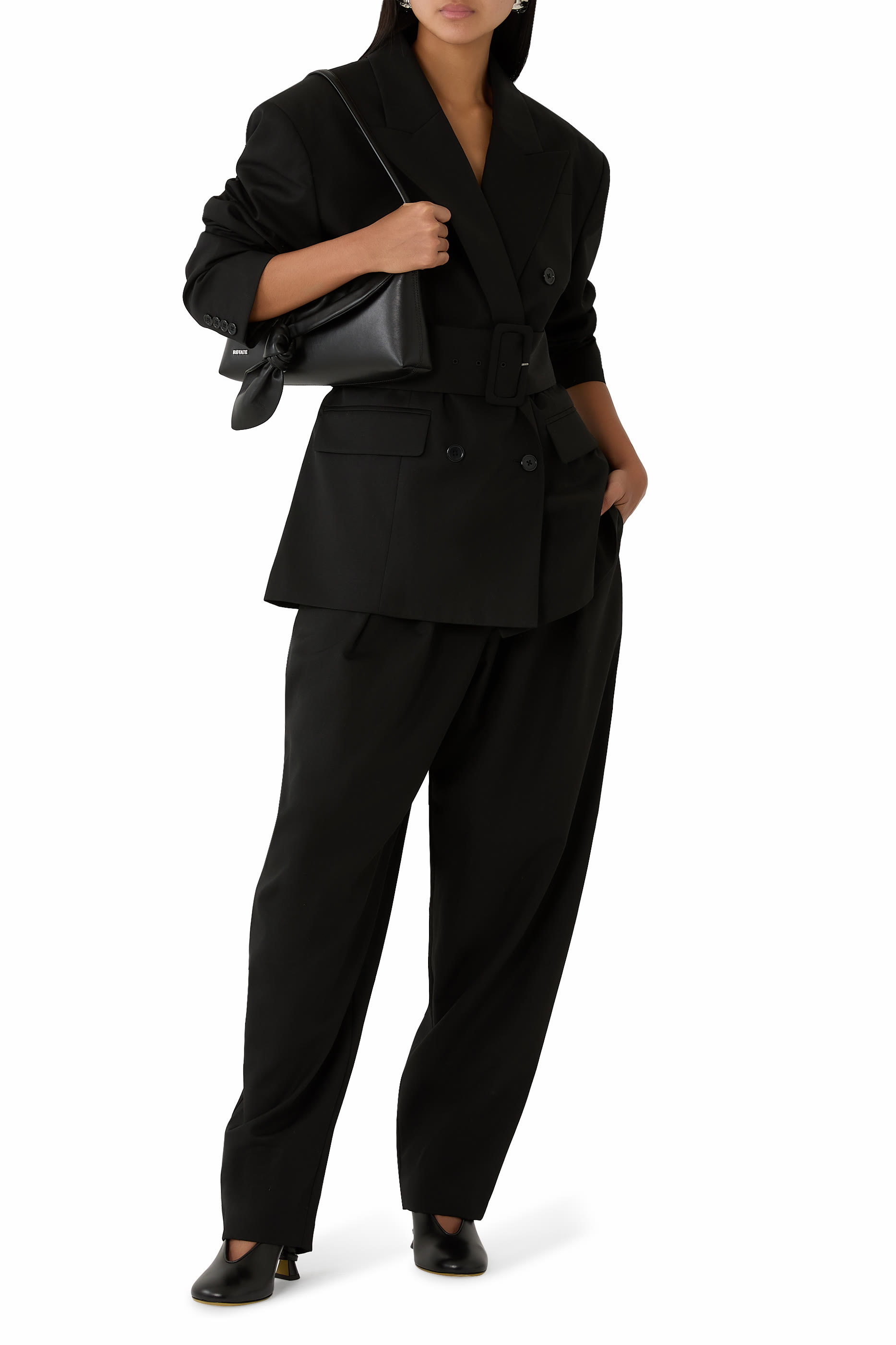 بنطال بقصة ملائمة للجسم بطيات