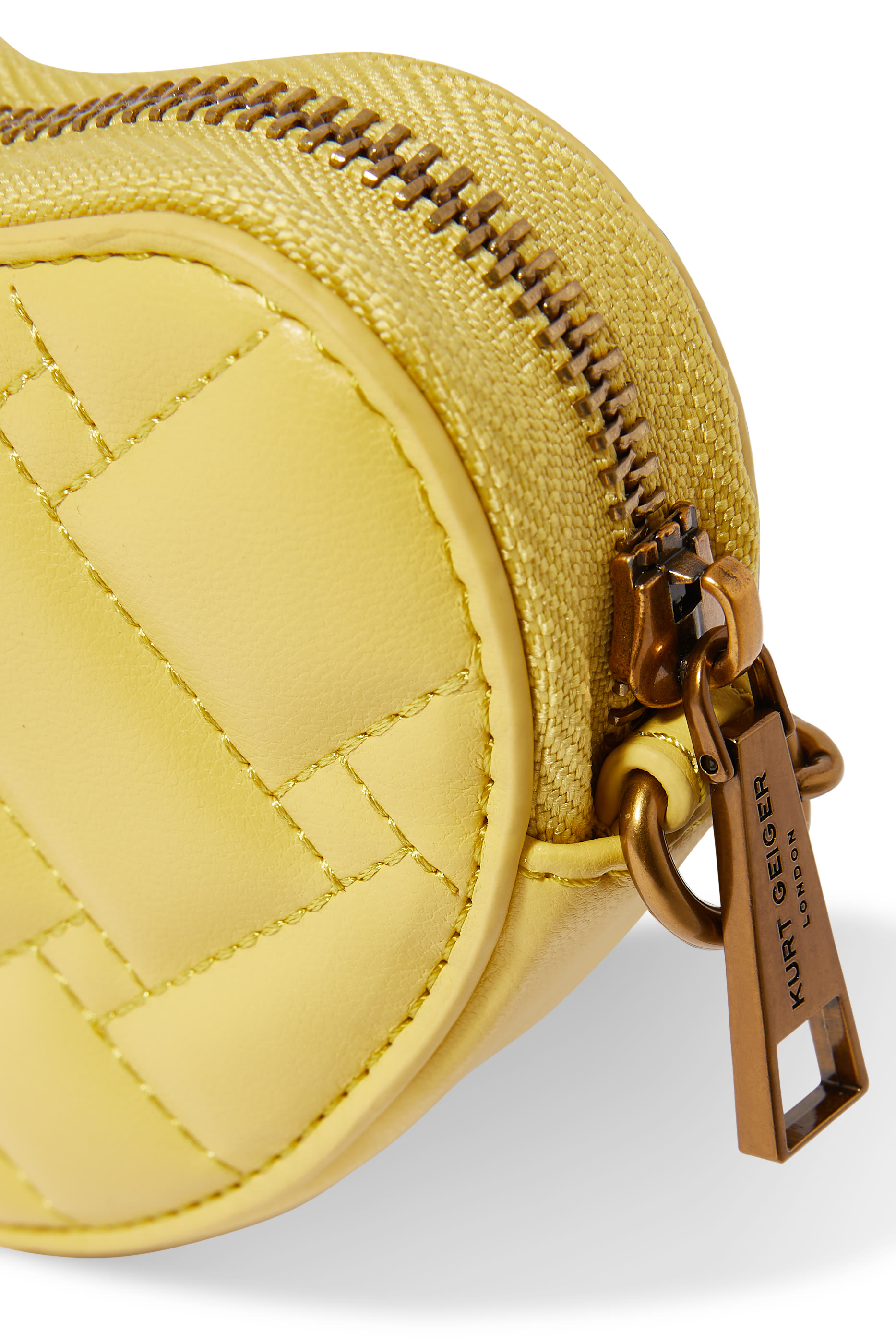 حقيبة كروس بودي مايكرو بتصميم قلب