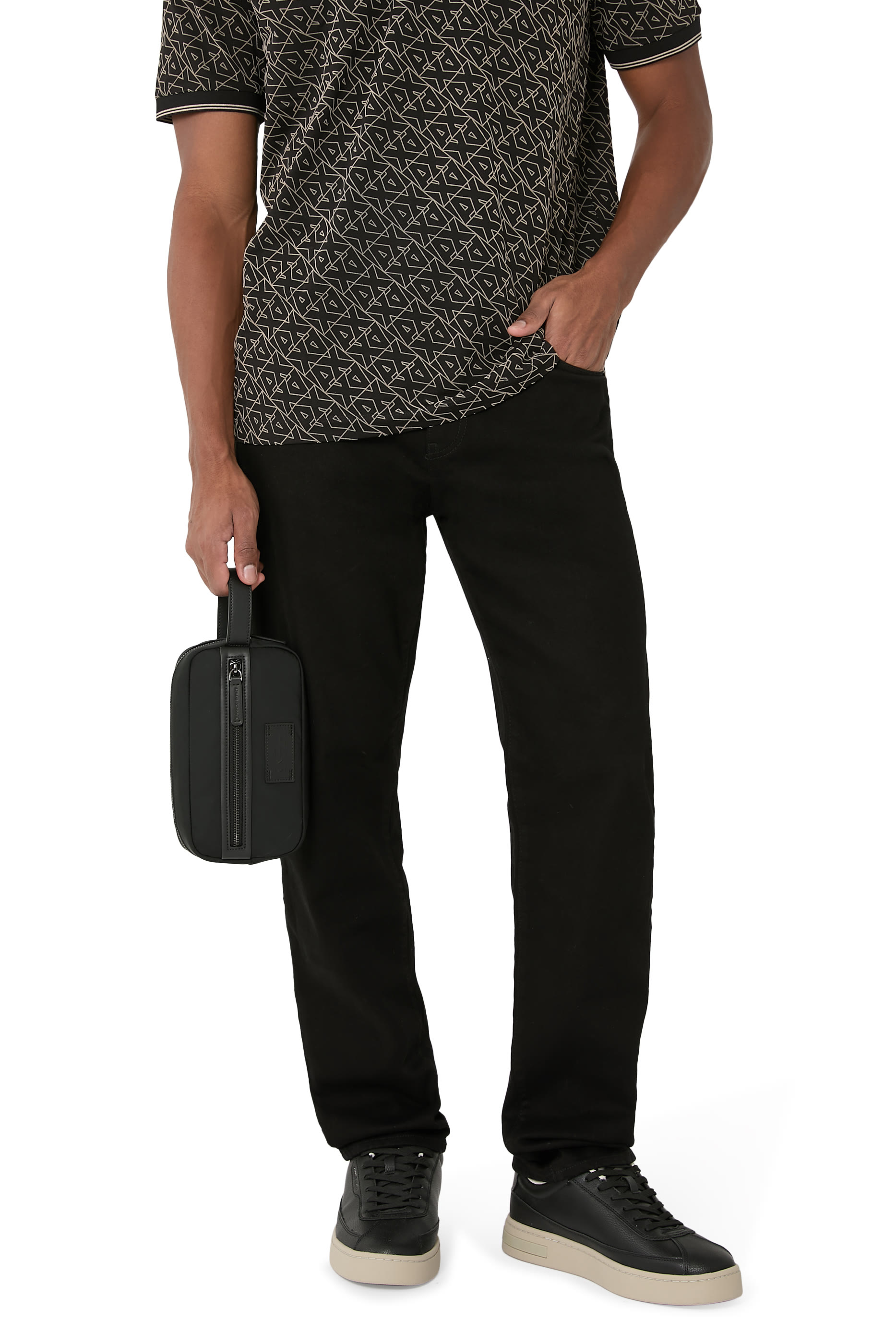 حقيبة مستحضرات عناية شخصية بسحاب وشعار الماركة