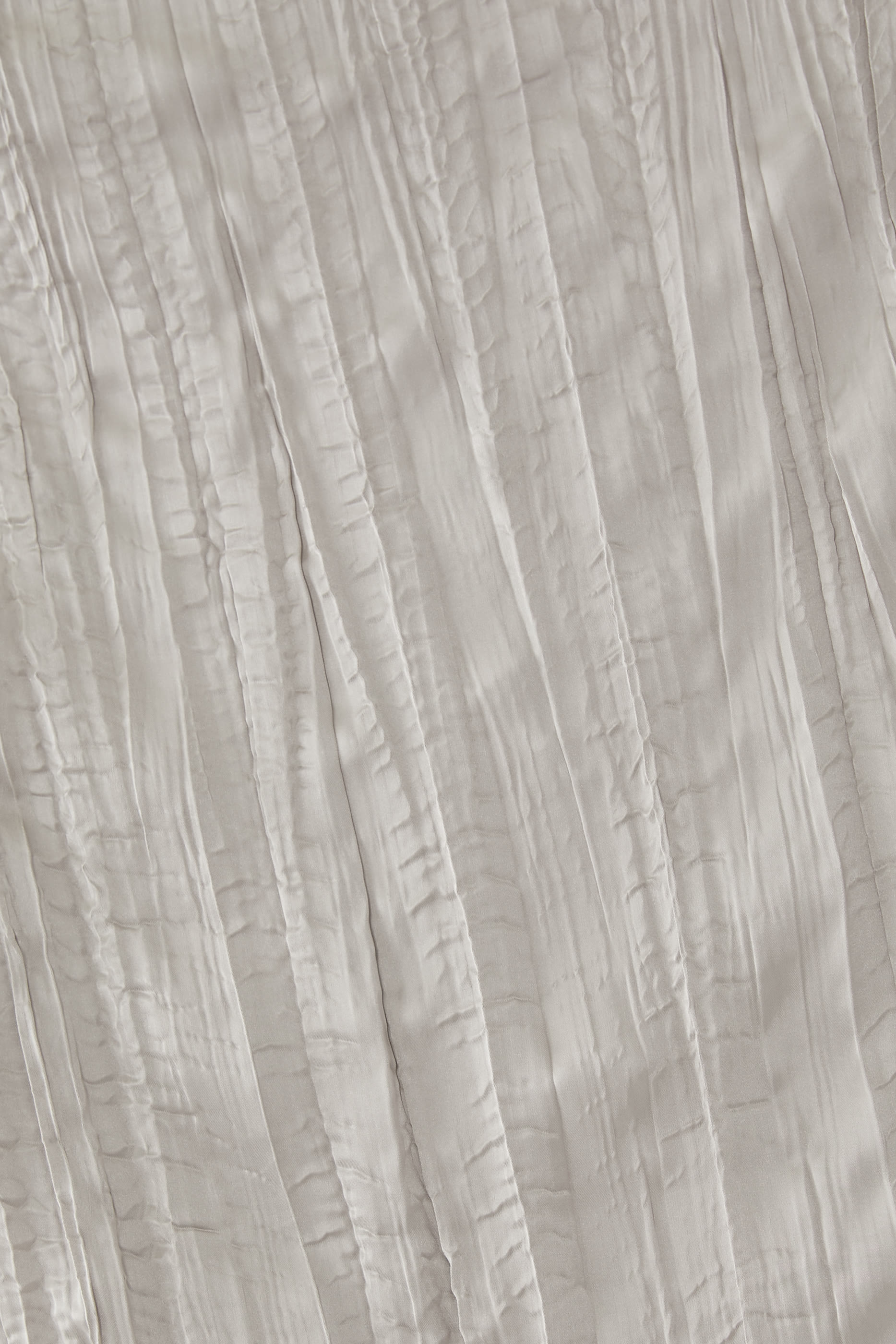 فستان ليكسي طويل لامع بفتحات