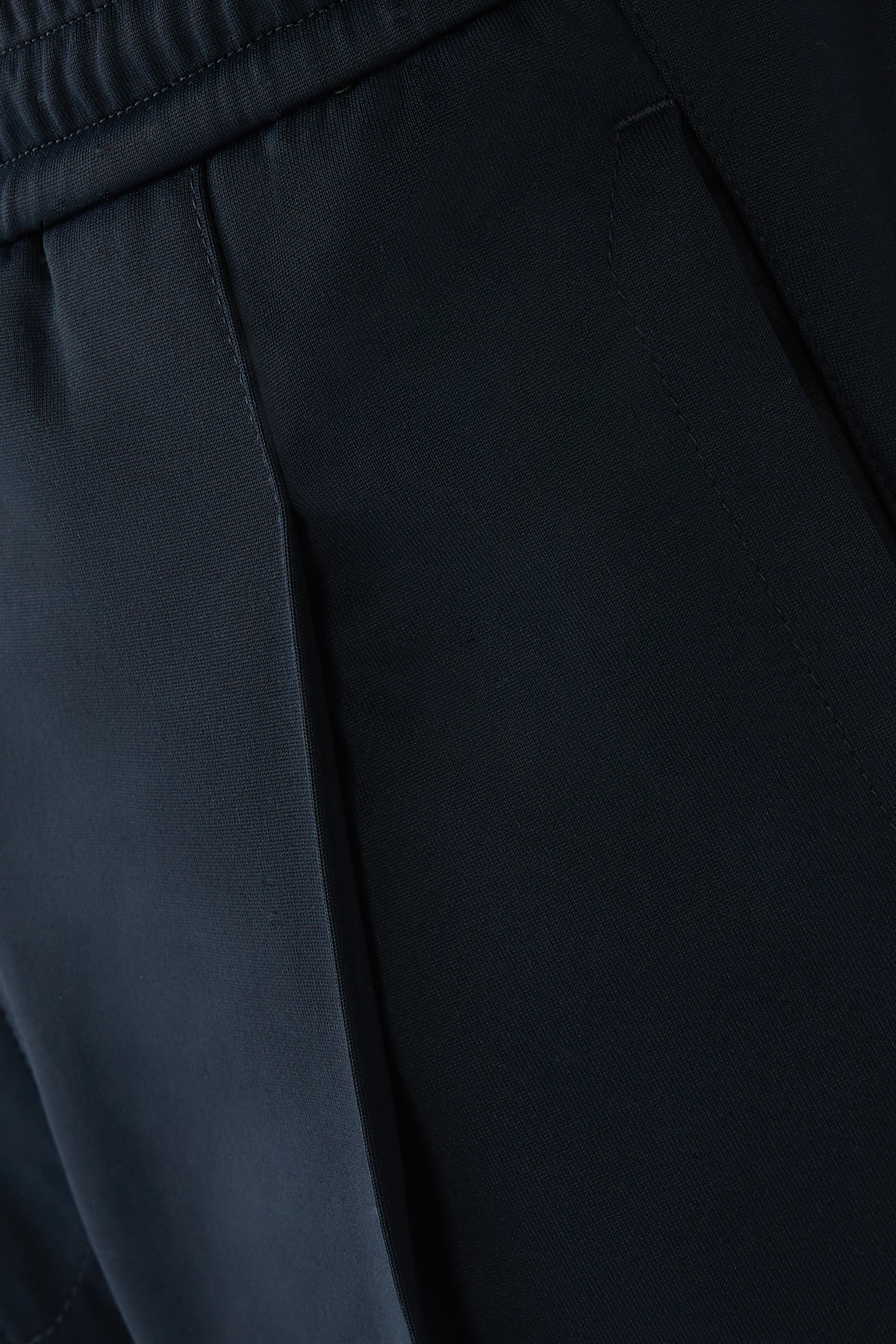 بنطال رياضي بقصة مريحة