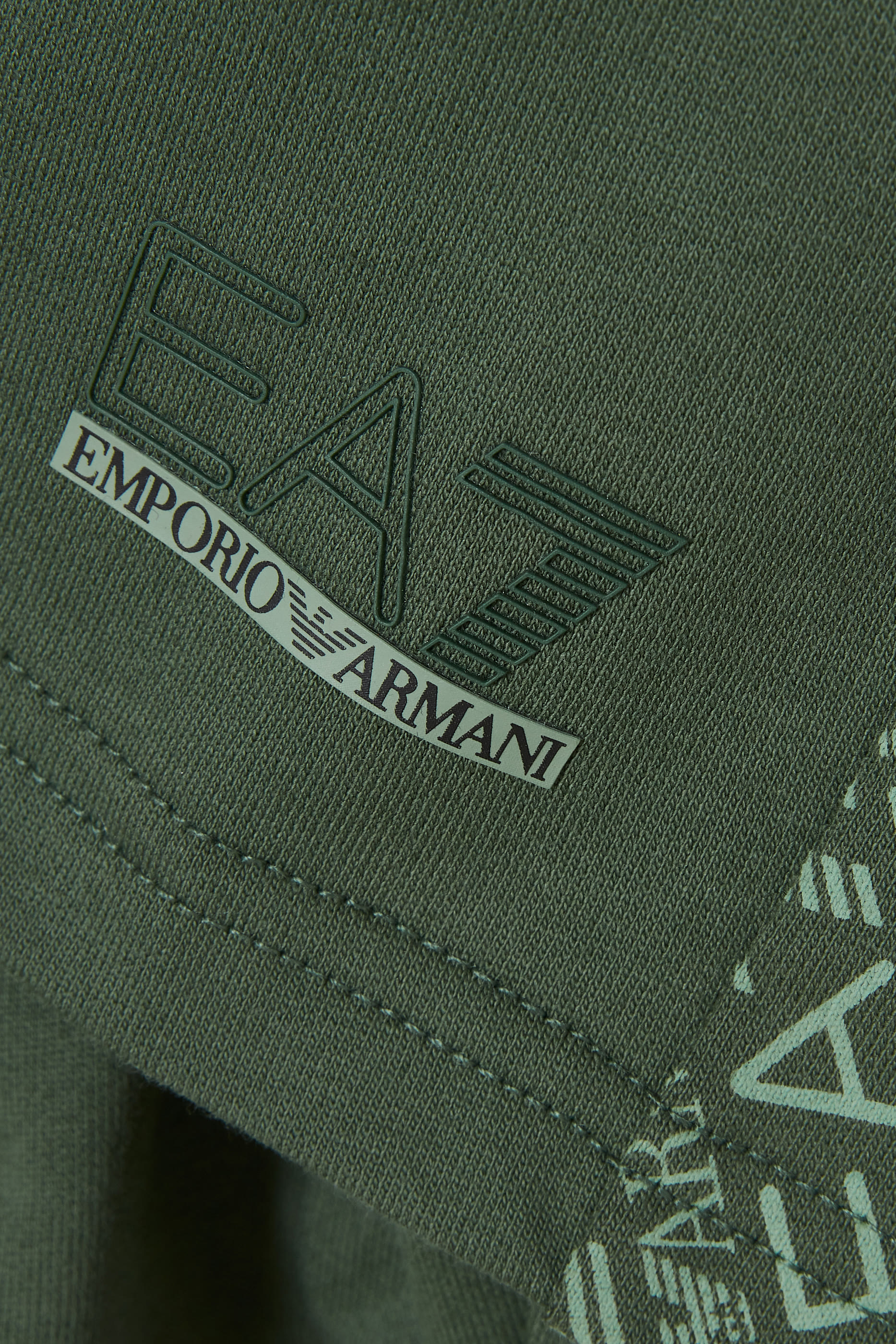 شورت بشعار الماركة للأطفال