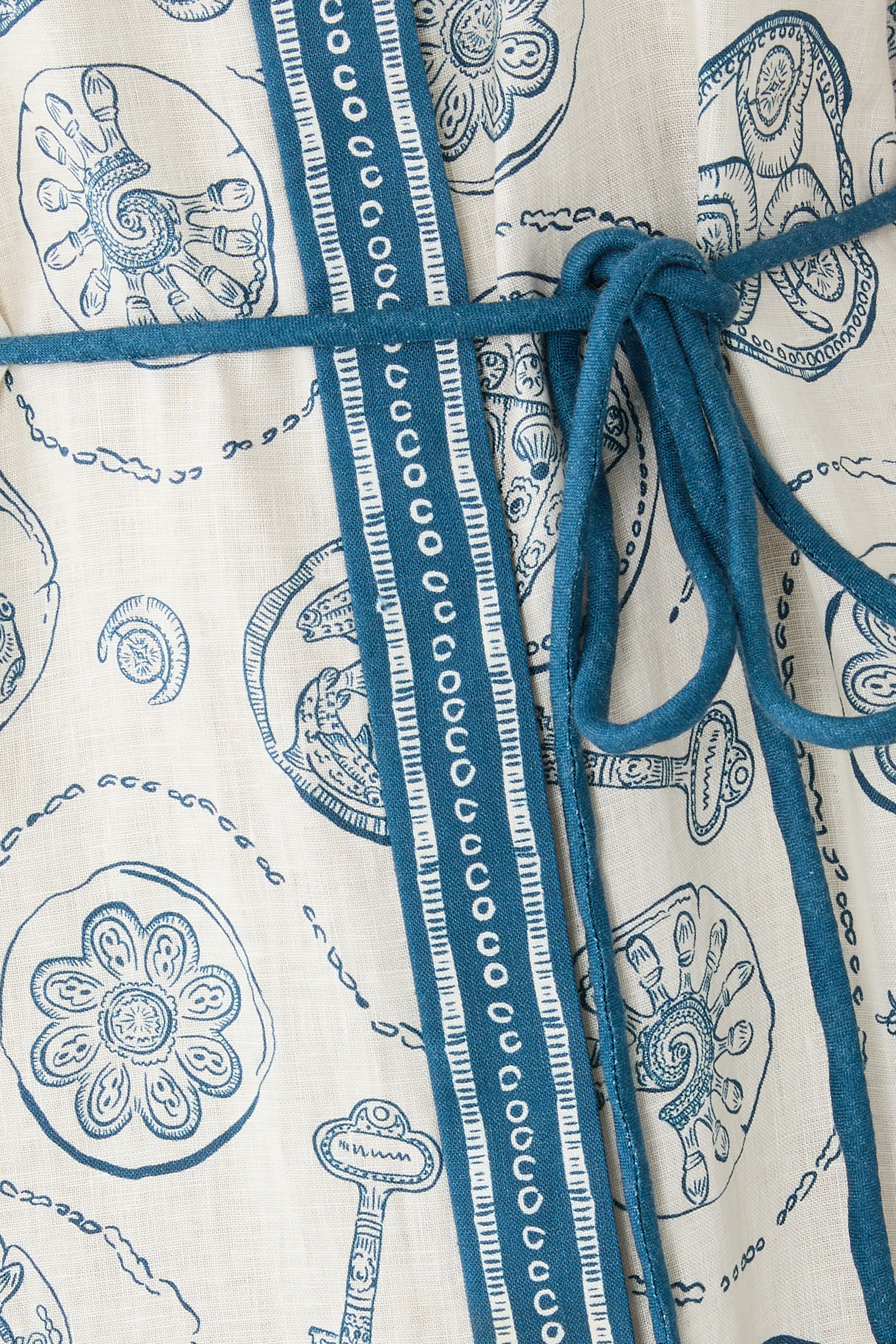 فستان لاكي بنمط قميص