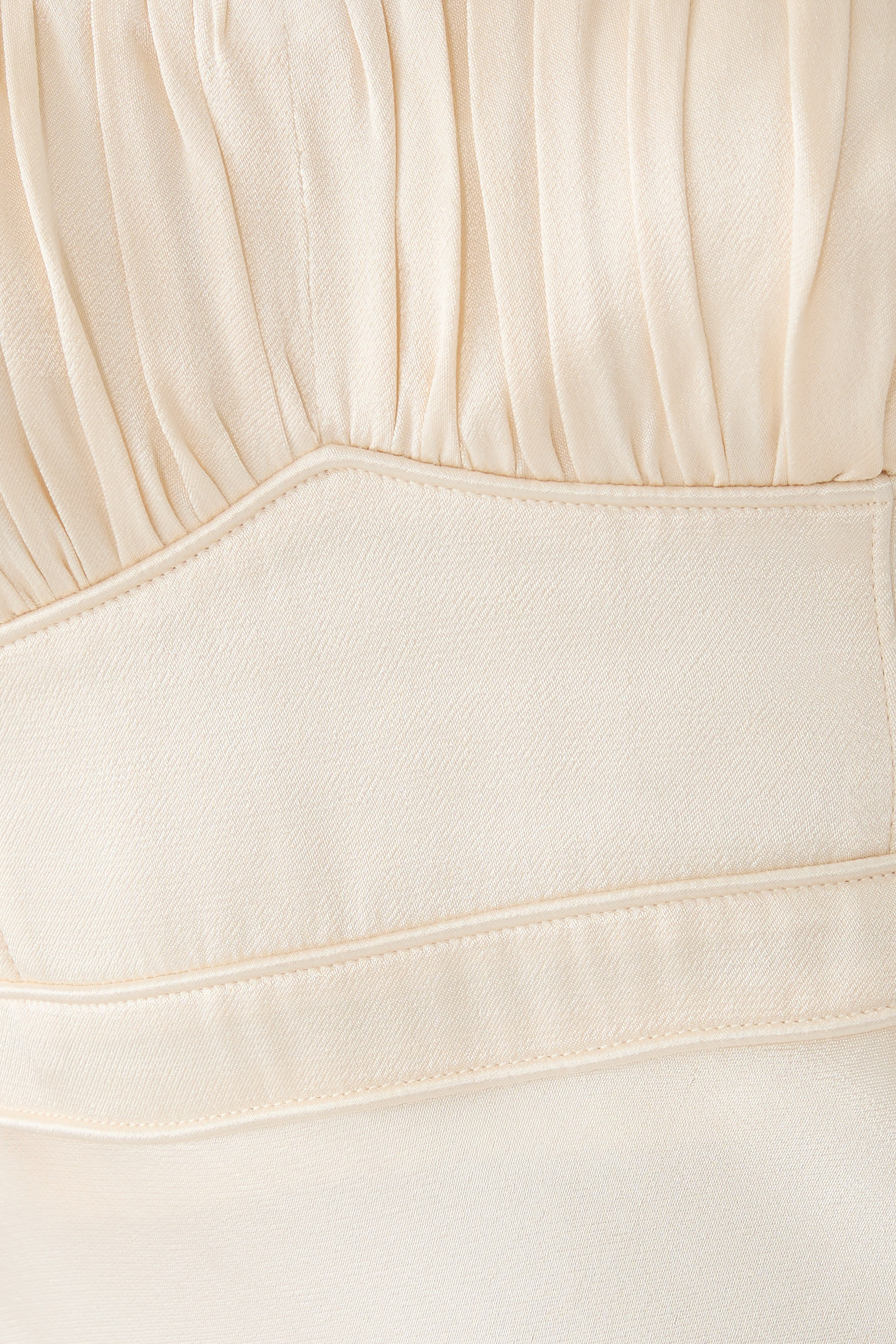 فستان طويل لا لون كوردد مزين بكشكش