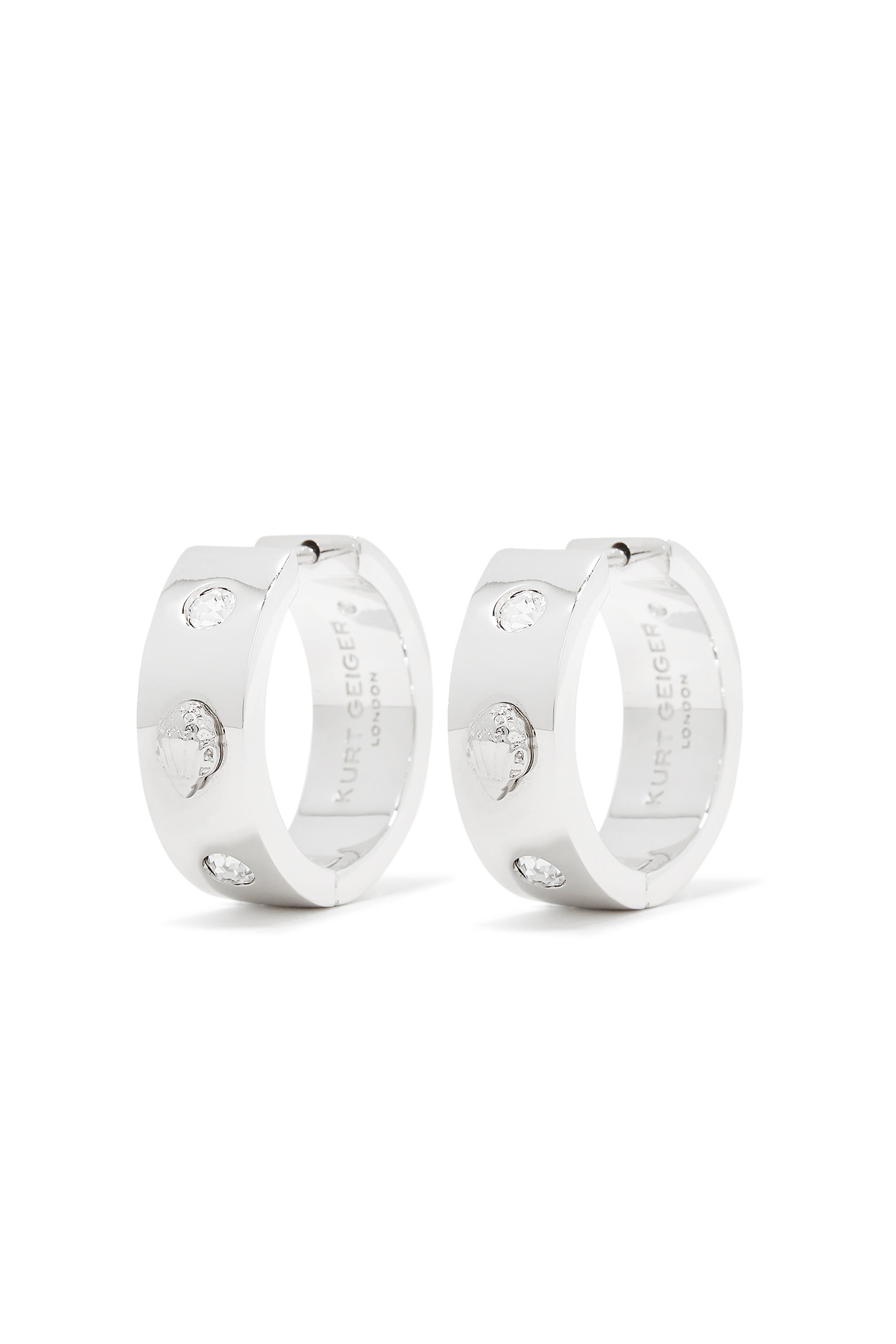 أقراط معدنية دائرية بشعار النسر