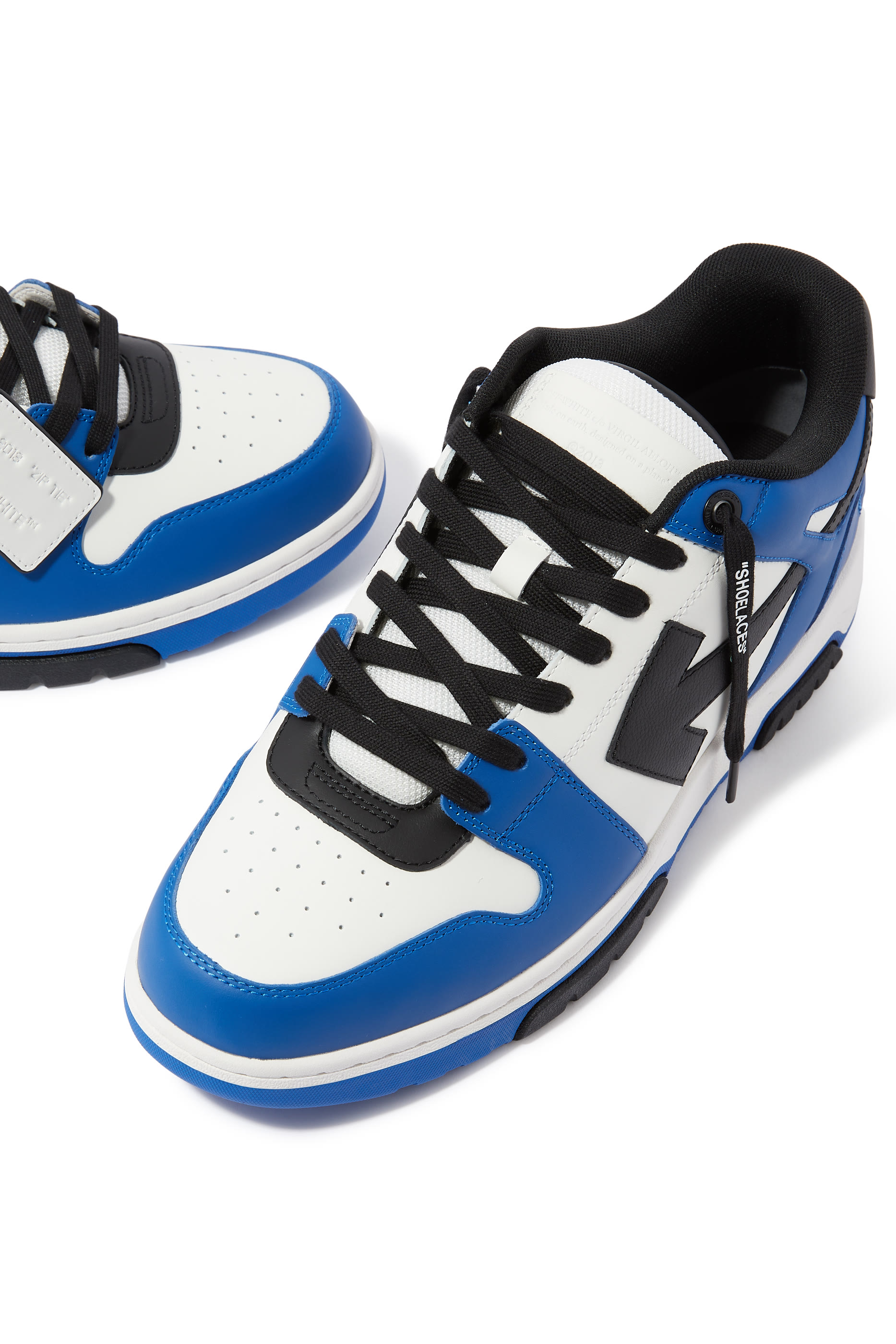 سنيكرز أوت أوف أوفيس جلد