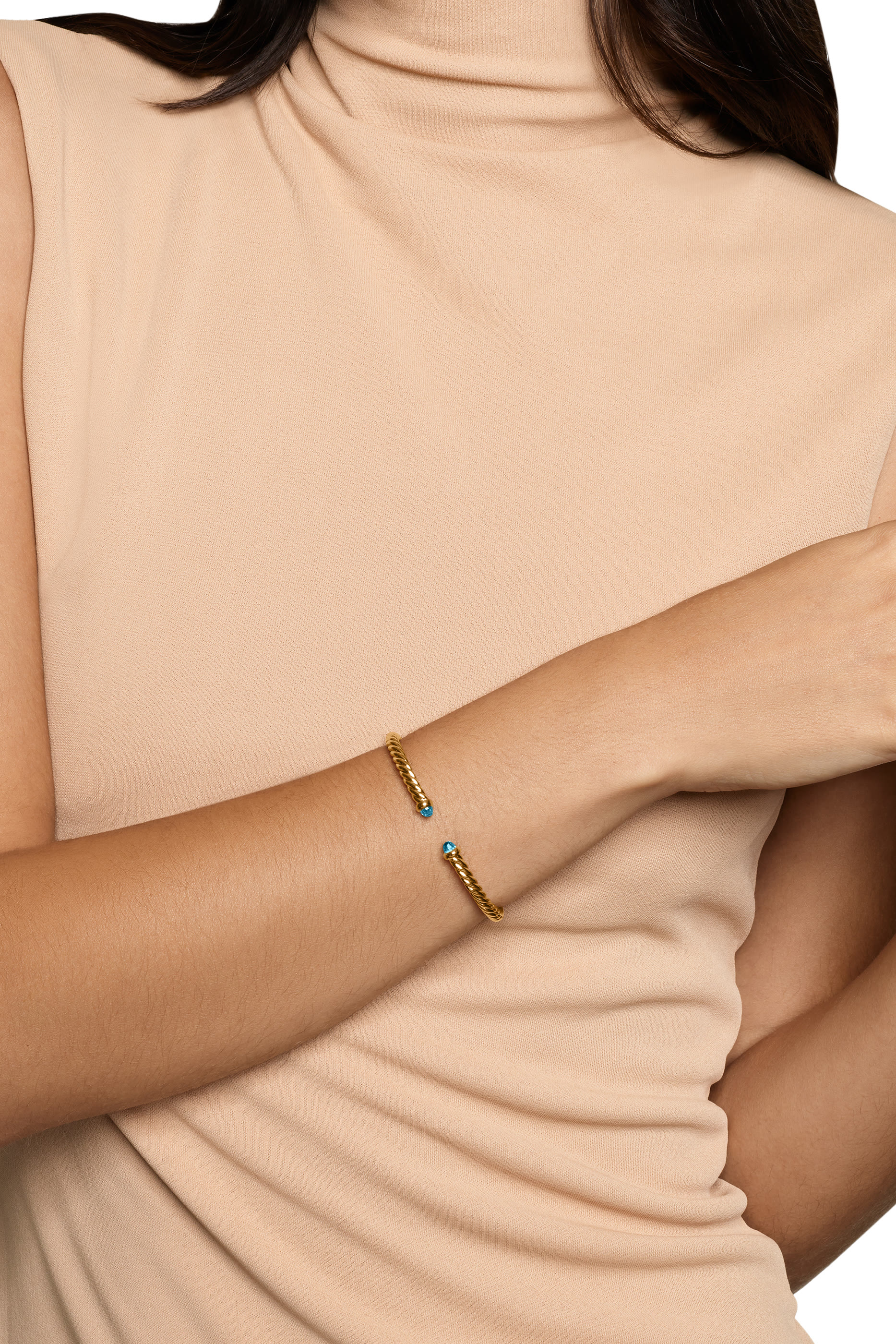 سوار كابل سبيرا بتصميم مرن مرصع بتوباز أزرق ذهب أصفر عيار 18