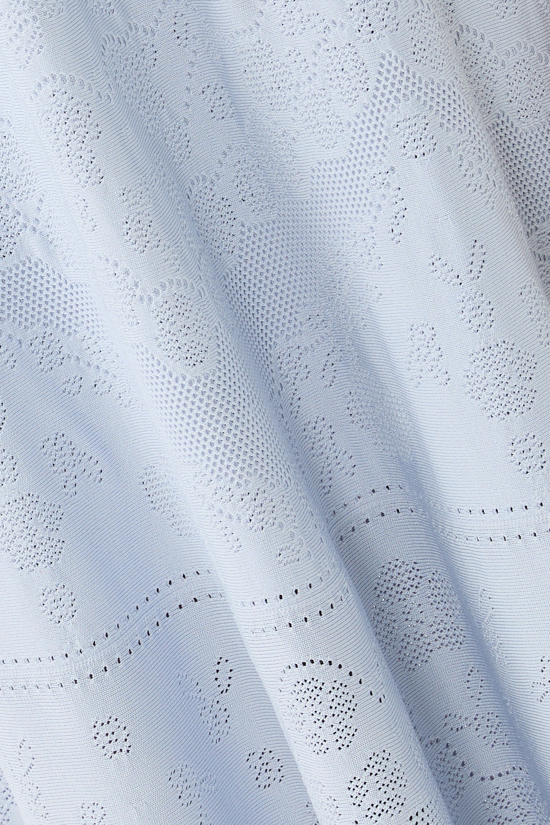 فستان سهرة منسوج بحواف صدفية من دانتيل وبونتيل 