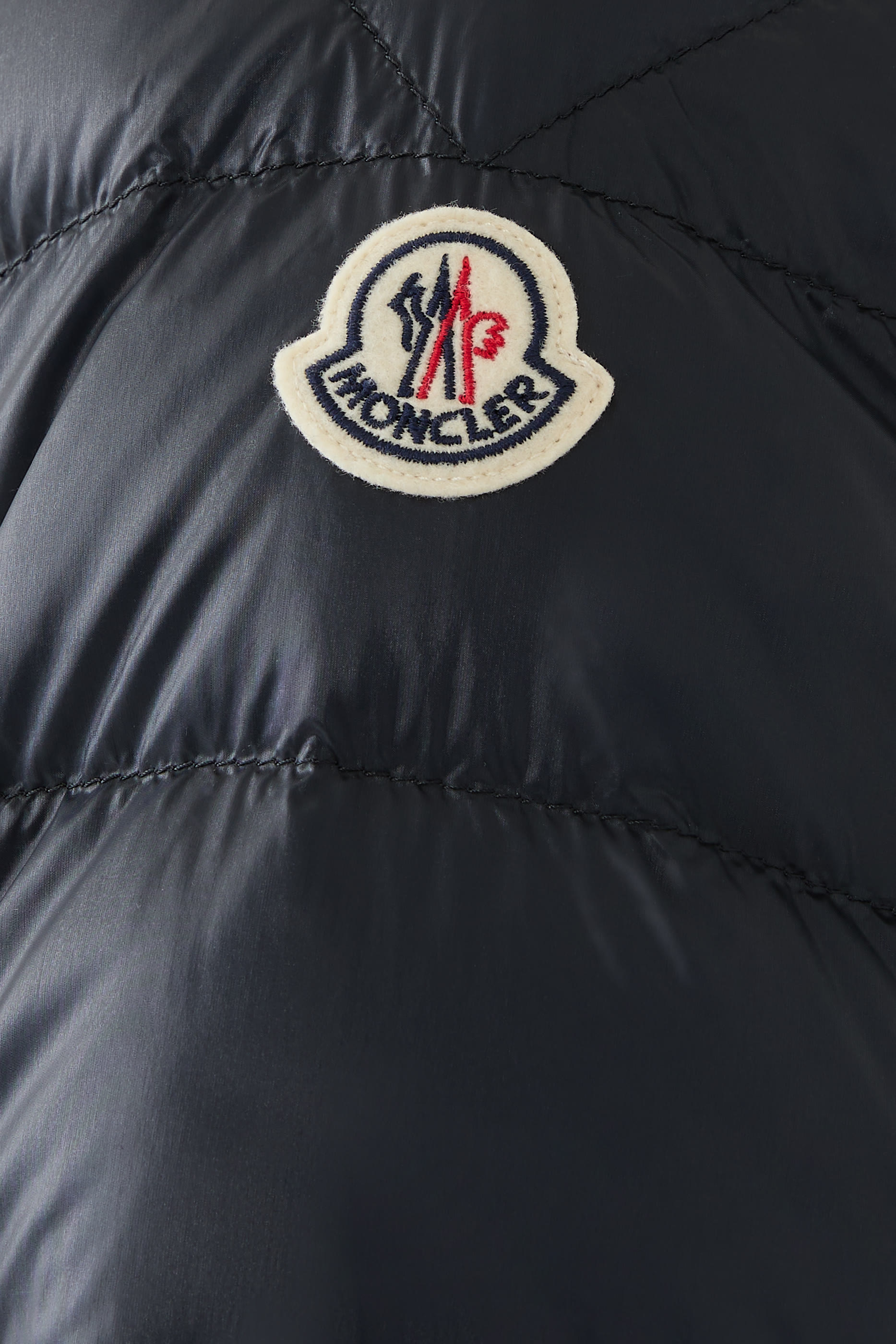 جاكيت أكوروس قصير مبطن بالزغب