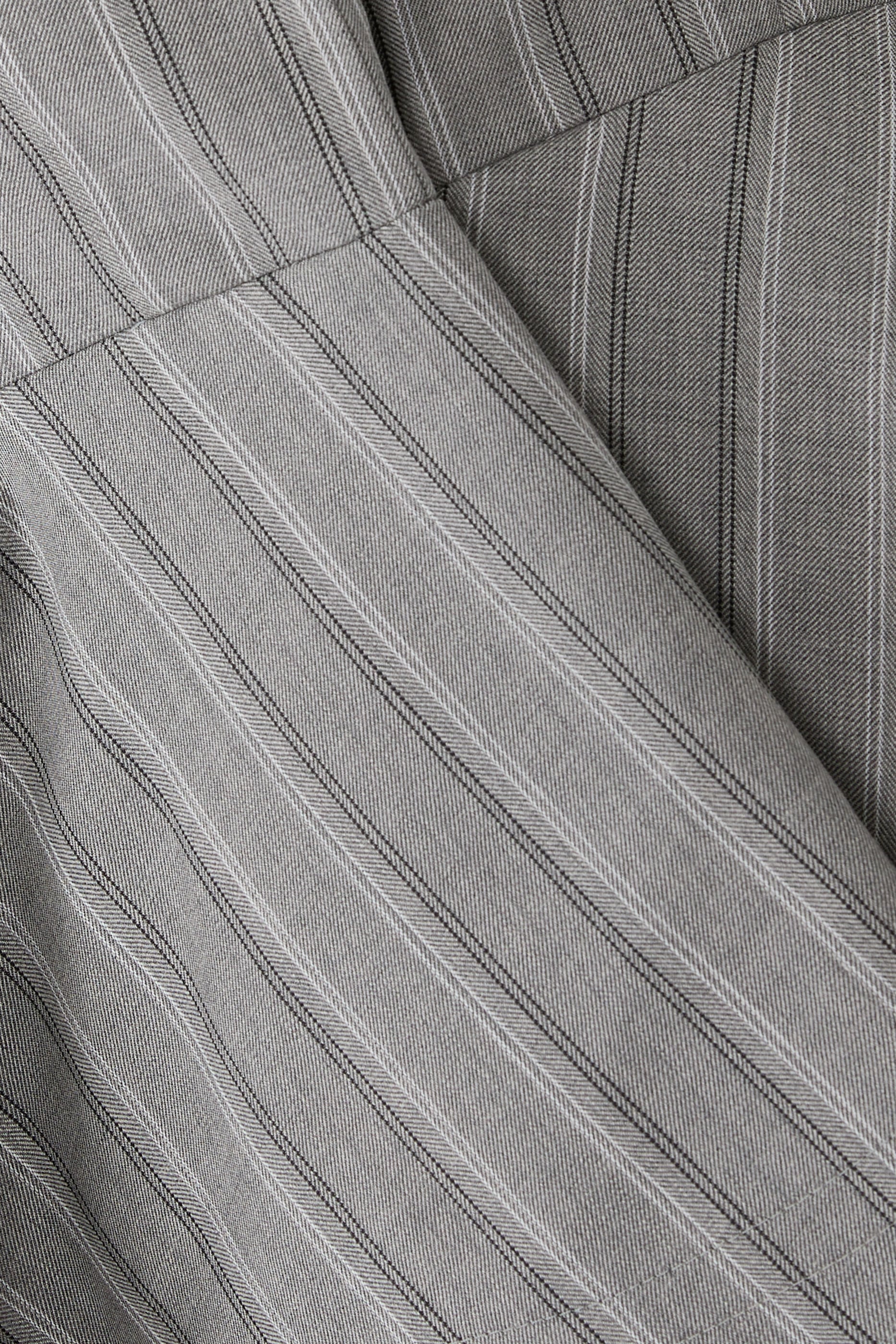 جاكيت بقصة مريحة مخطط بيبلوم