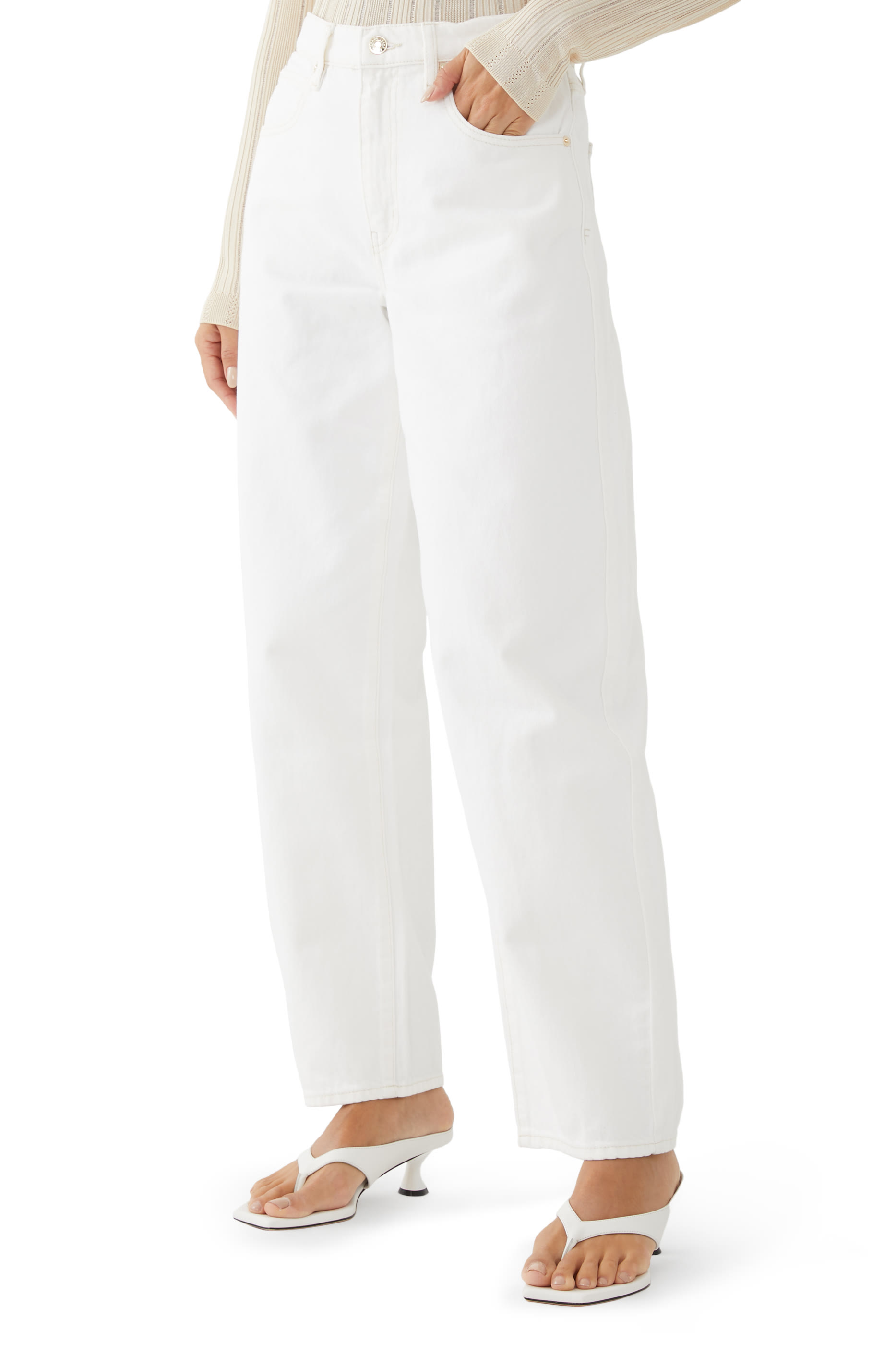 بنطال جينز بخصر منخفض وقصة واسعة