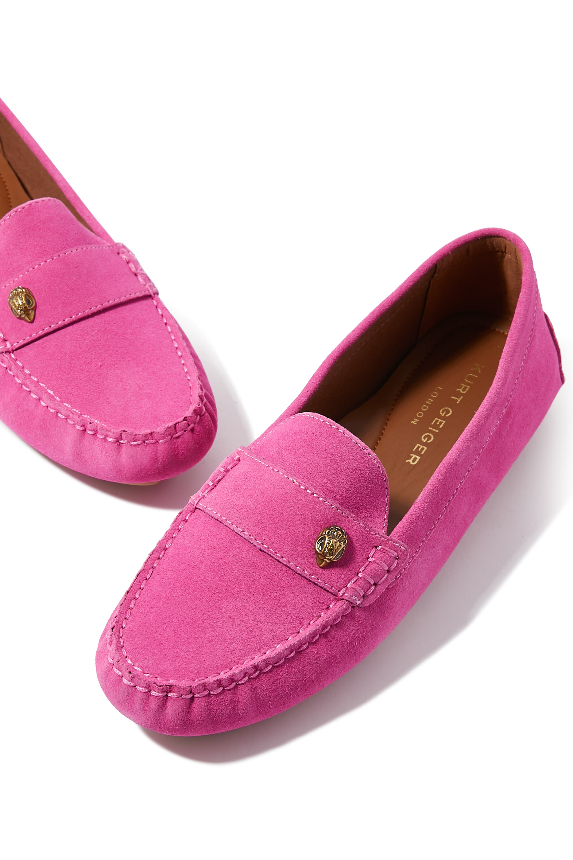 حذاء درايفر بشعار الماركة