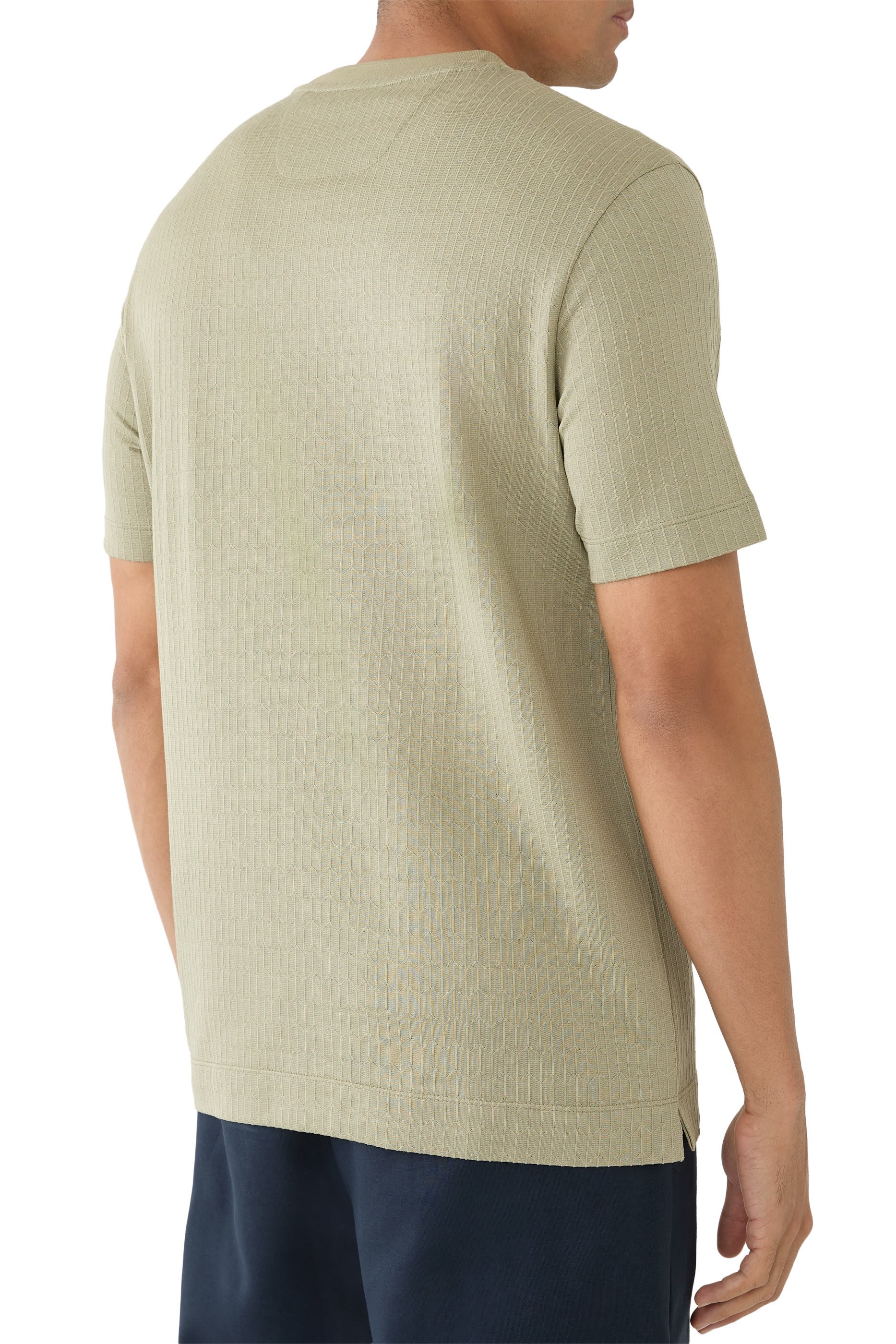 تيشيرت بأكمام قصيرة