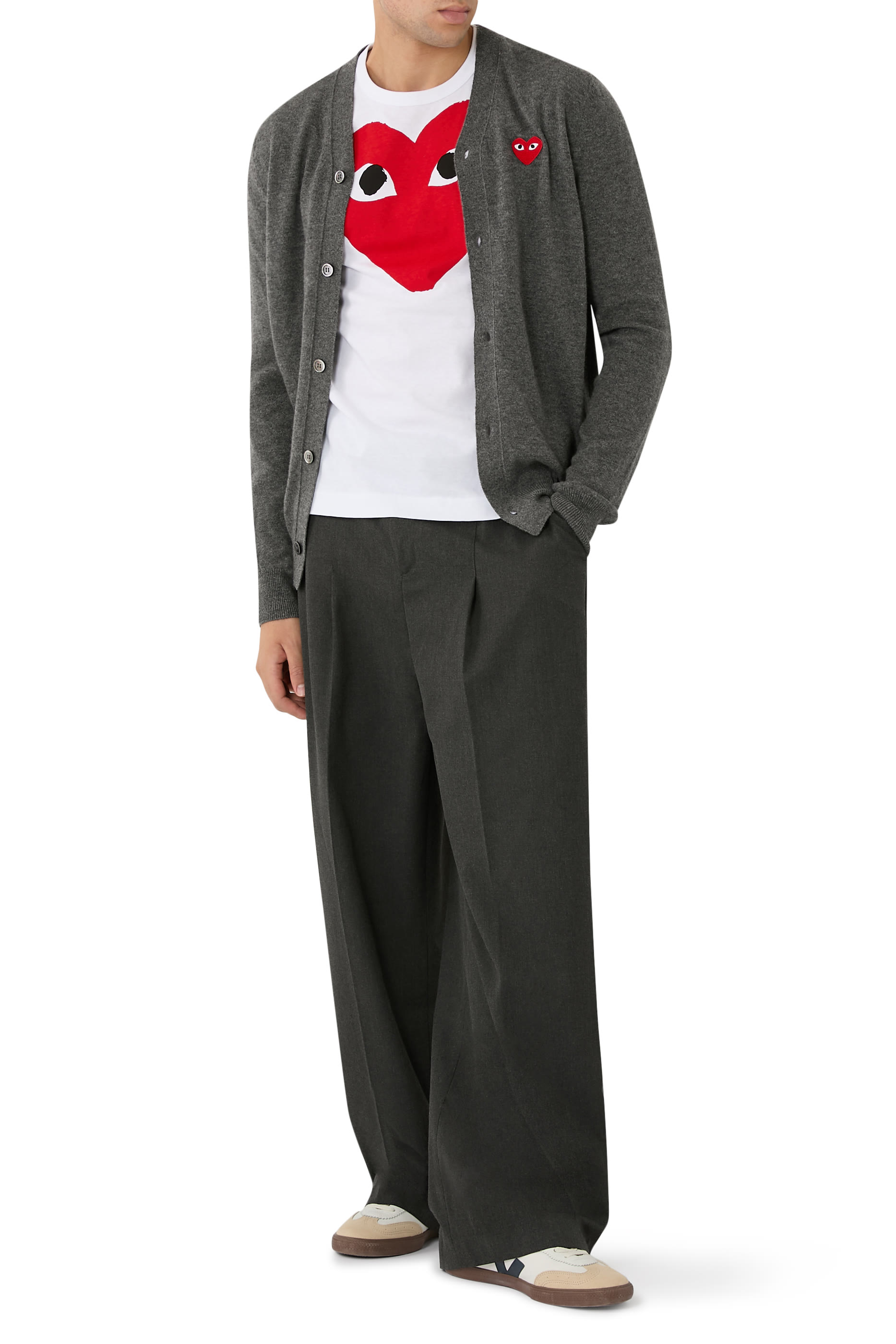 تيشيرت مزين بقلب أحمر