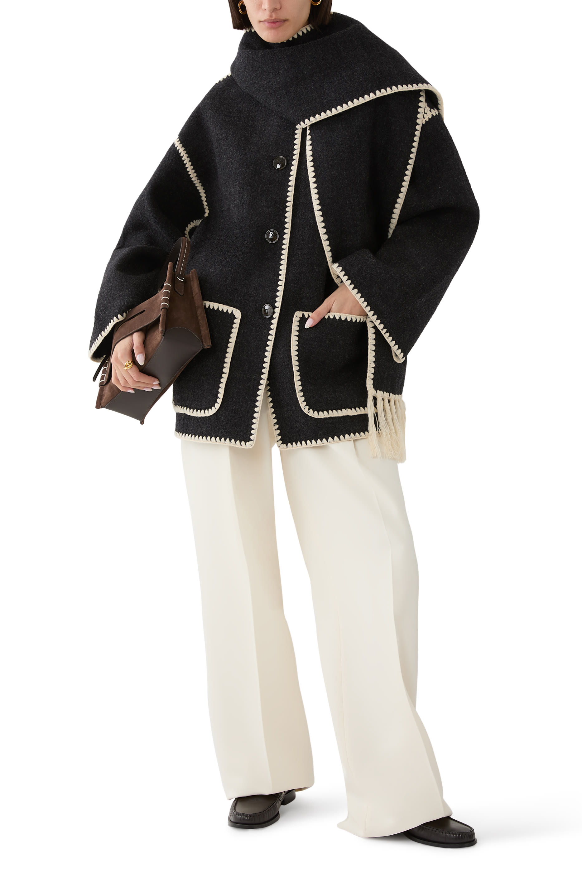 جاكيت بوشاح وتطريزات