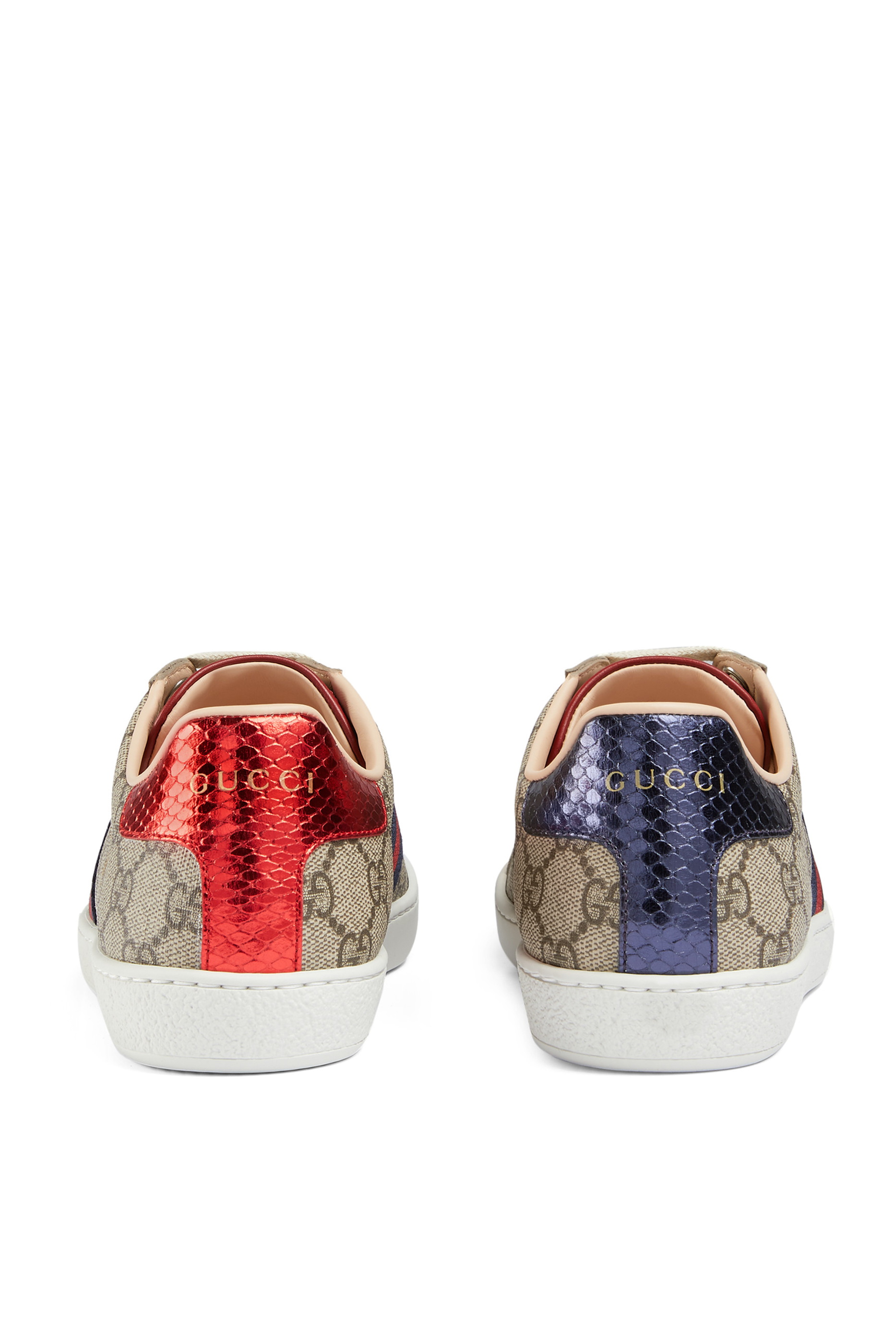 سنيكرز ايس قنب سوبريم مزين بشعار حرفي GG