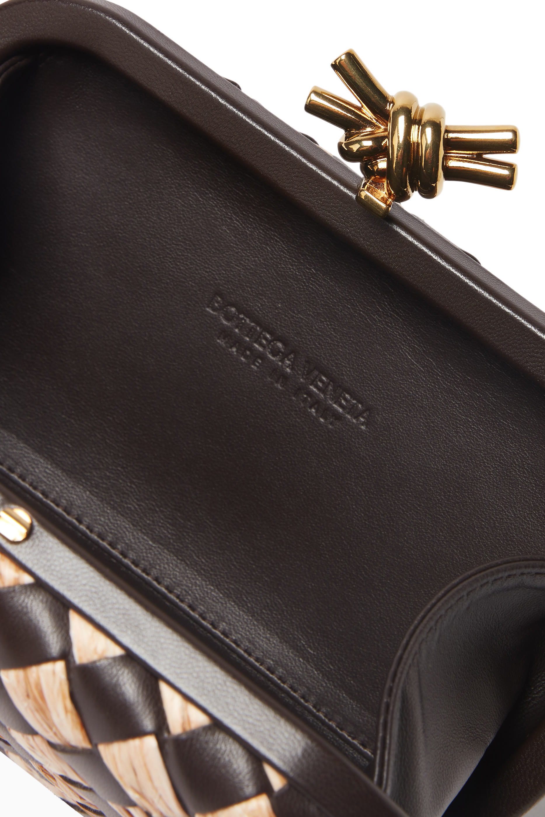 كلاتش بعقدة