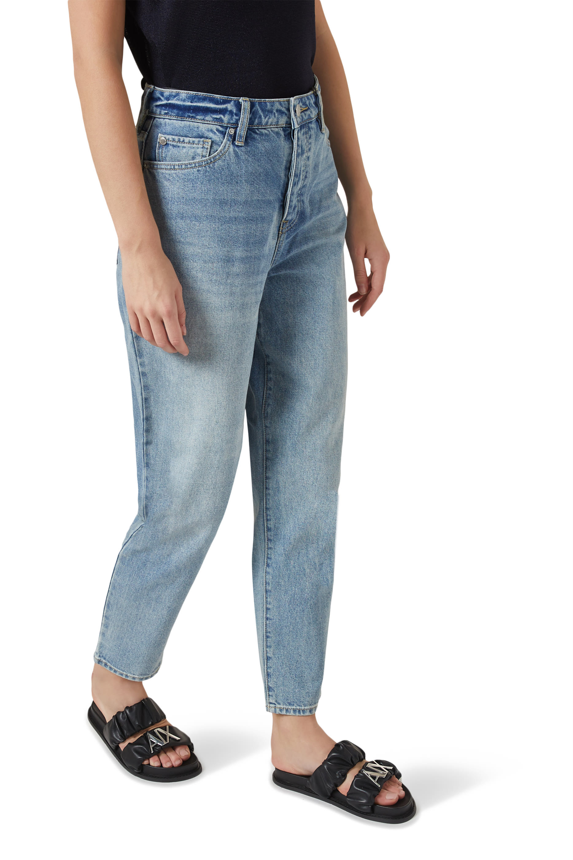 حذاء خفيف أريثا بسيور مكشكشة