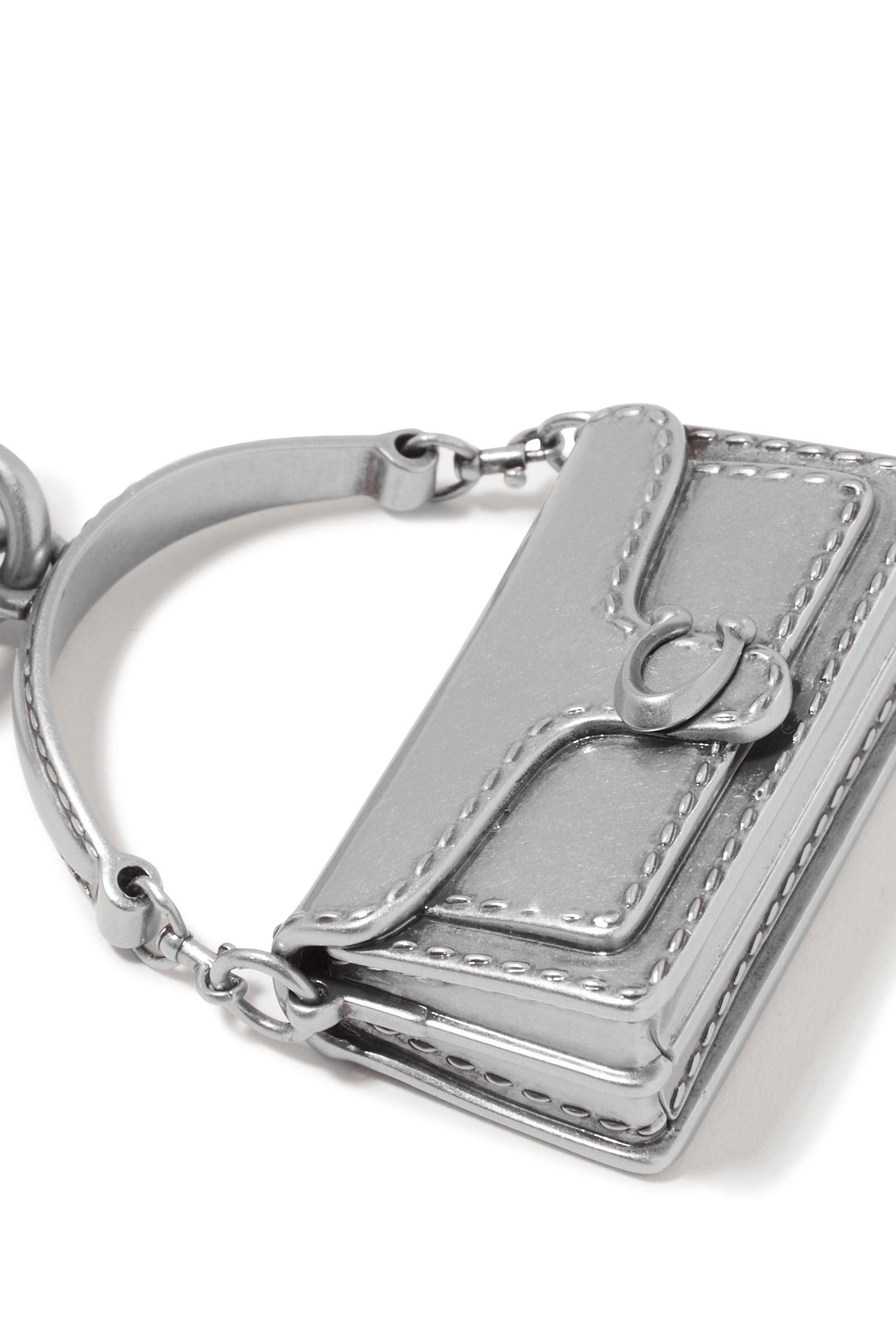 حلية بتصميم حقيبة تابي