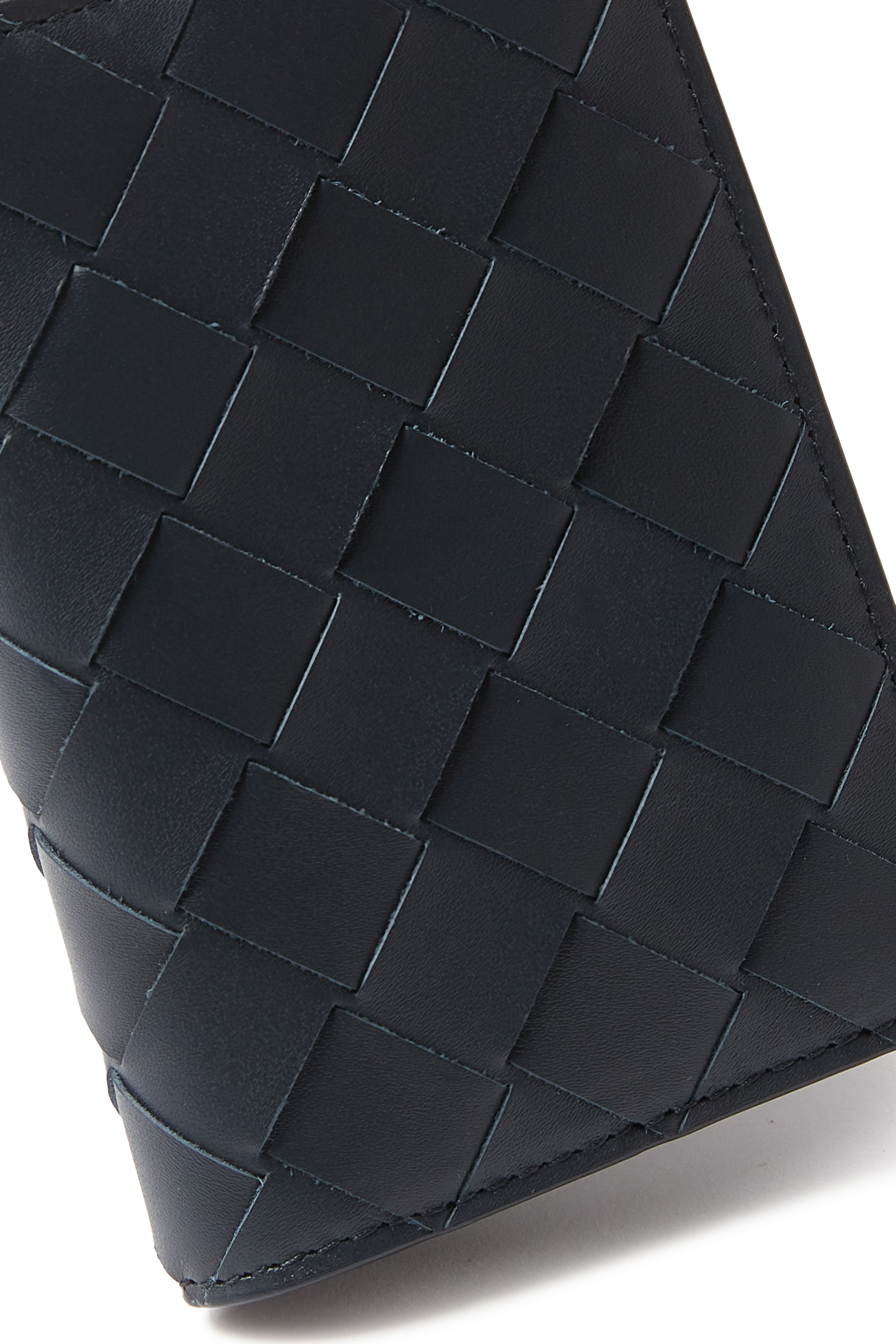 حافظة بطاقات ثنائية الطي بتصميم مجدول