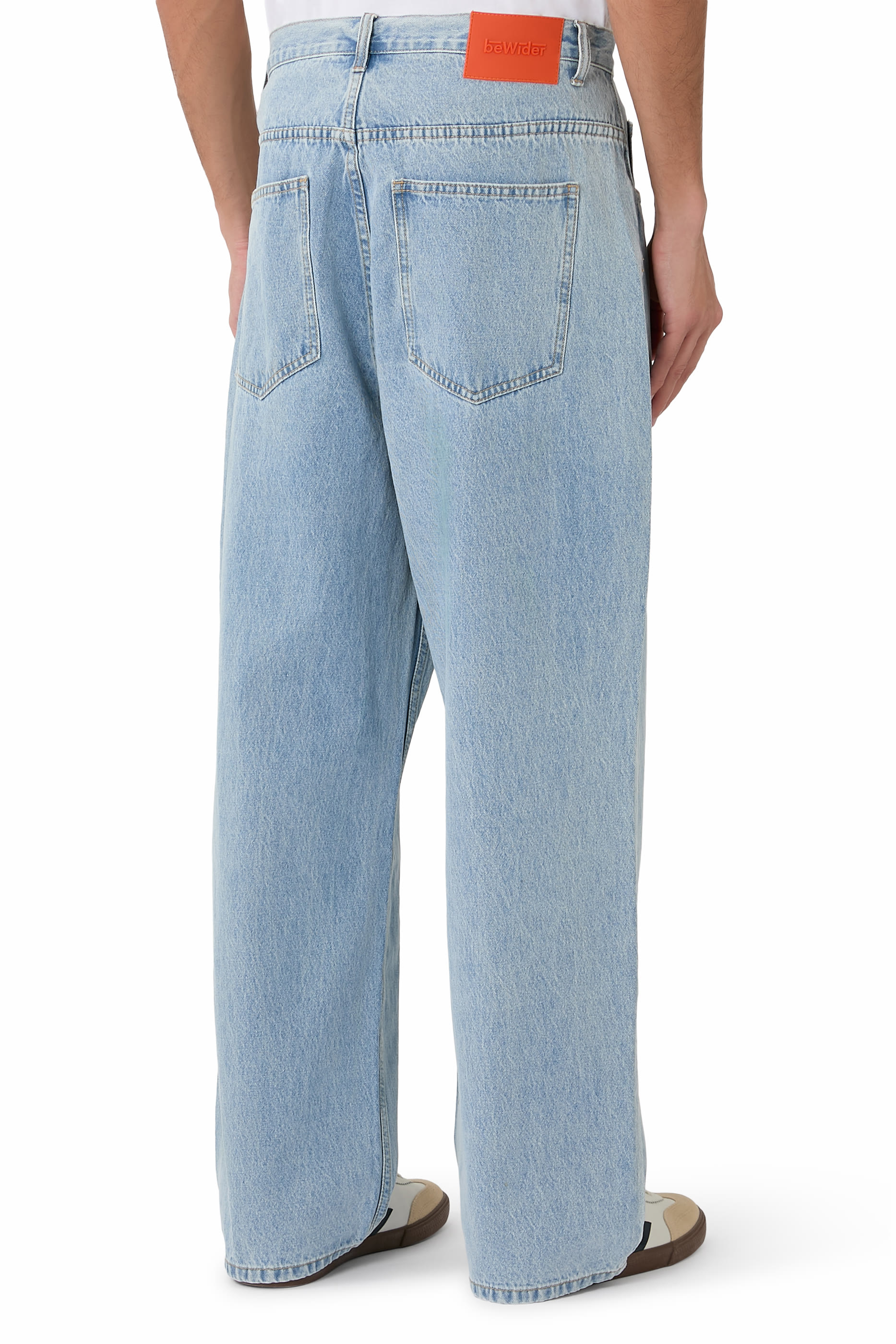 بنطال جينز ناينتيز بقصة واسعة للغاية