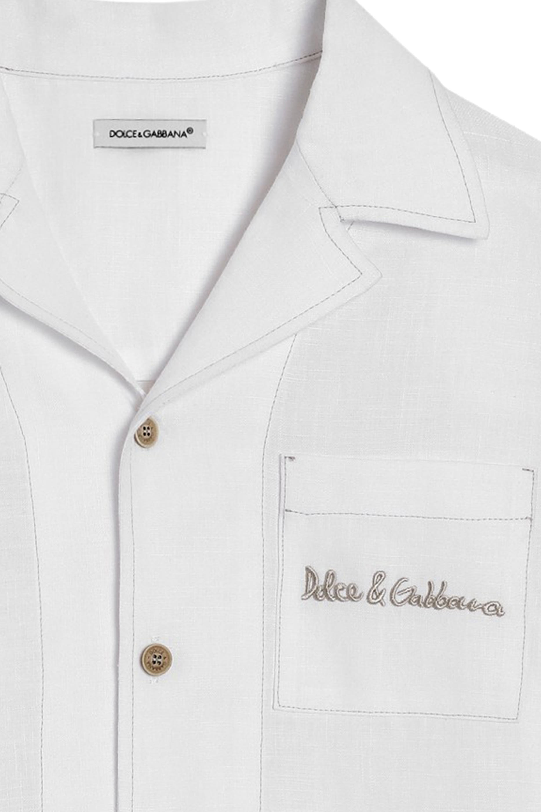 قميص بأكمام قصيرة وشعار الماركة للأطفال