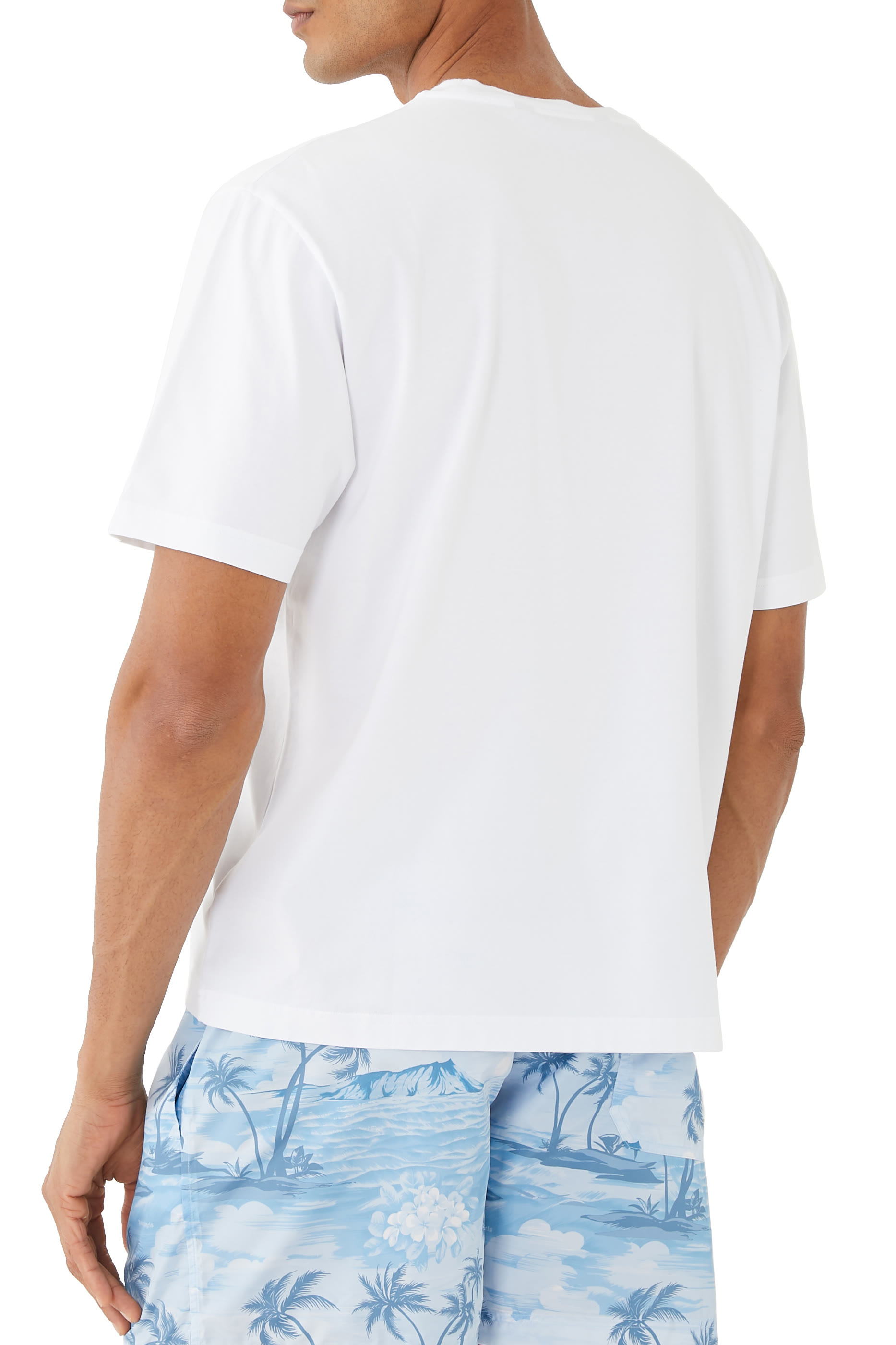 تيشيرت بشعار الماركة