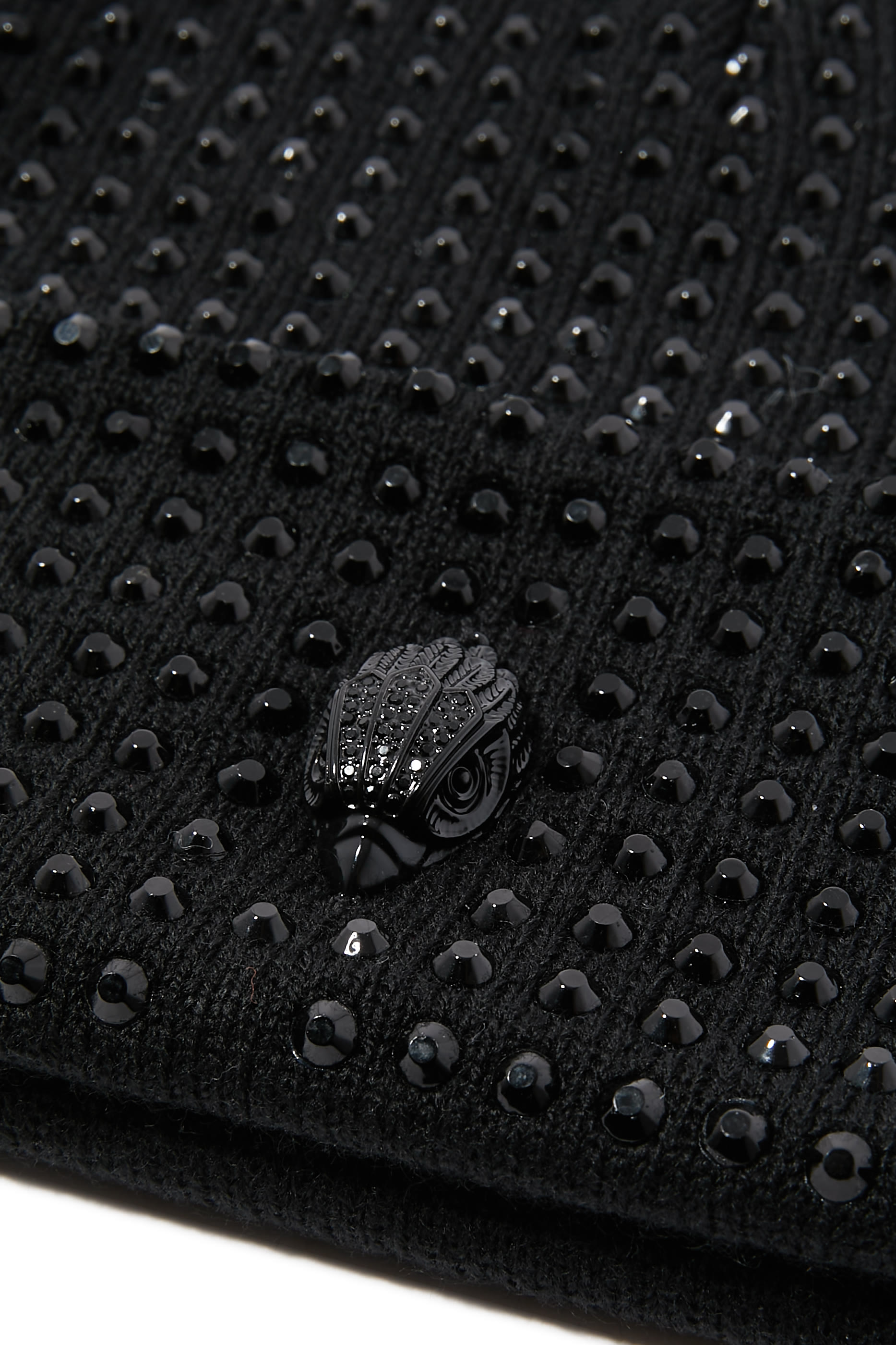 قبعة بيني بشعار الماركة مرصعة بالكريستال