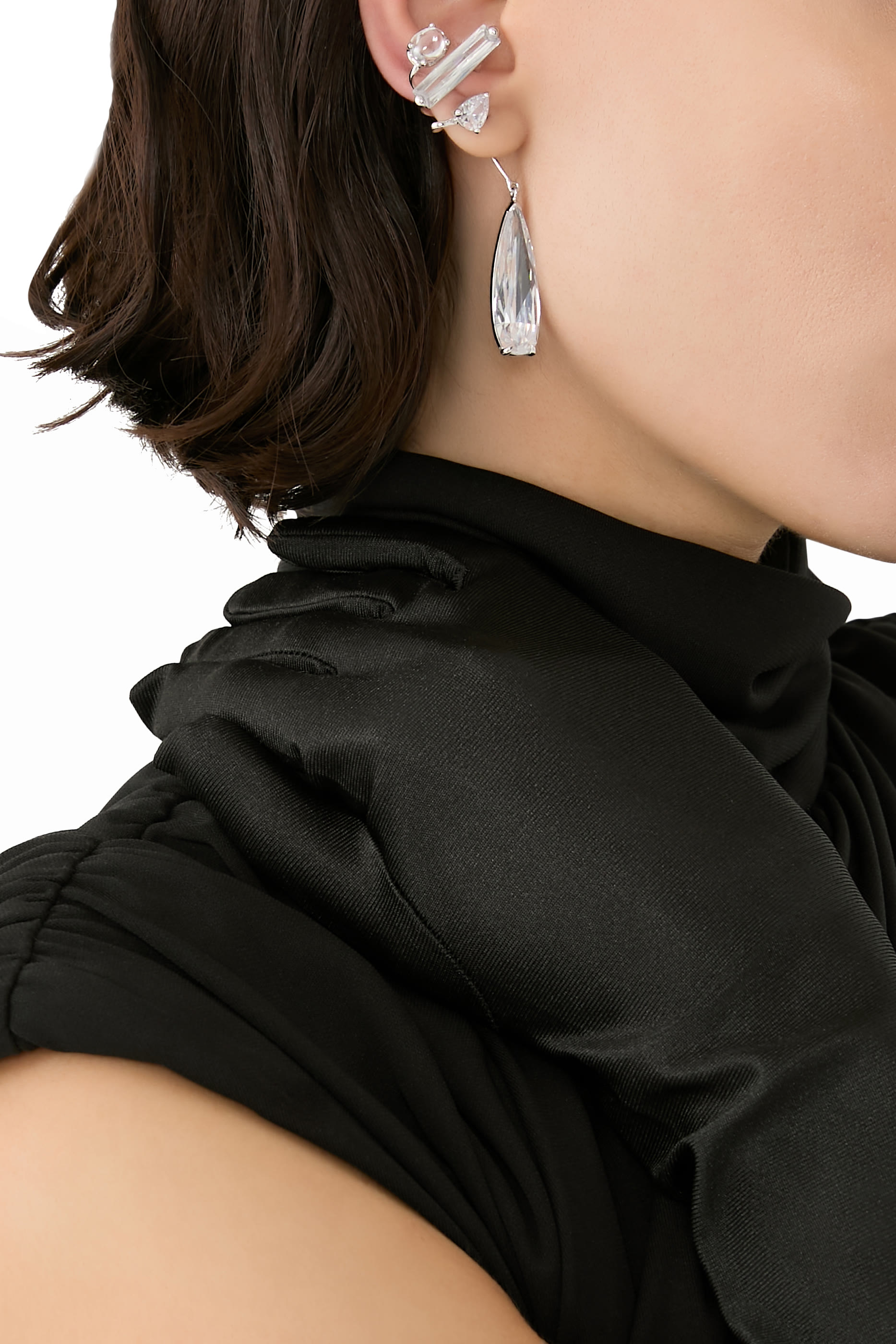 أقراط متدلية مرصعة بأحجار متنوعة شفافة